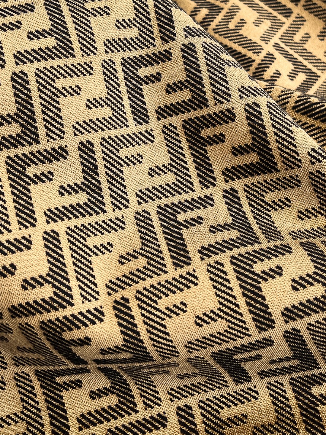   FD 2025早秋男女同款拉链卫衣

舒适轻松运动休闲集一体！经典百搭，打破往年的枯燥乏味更为年轻时