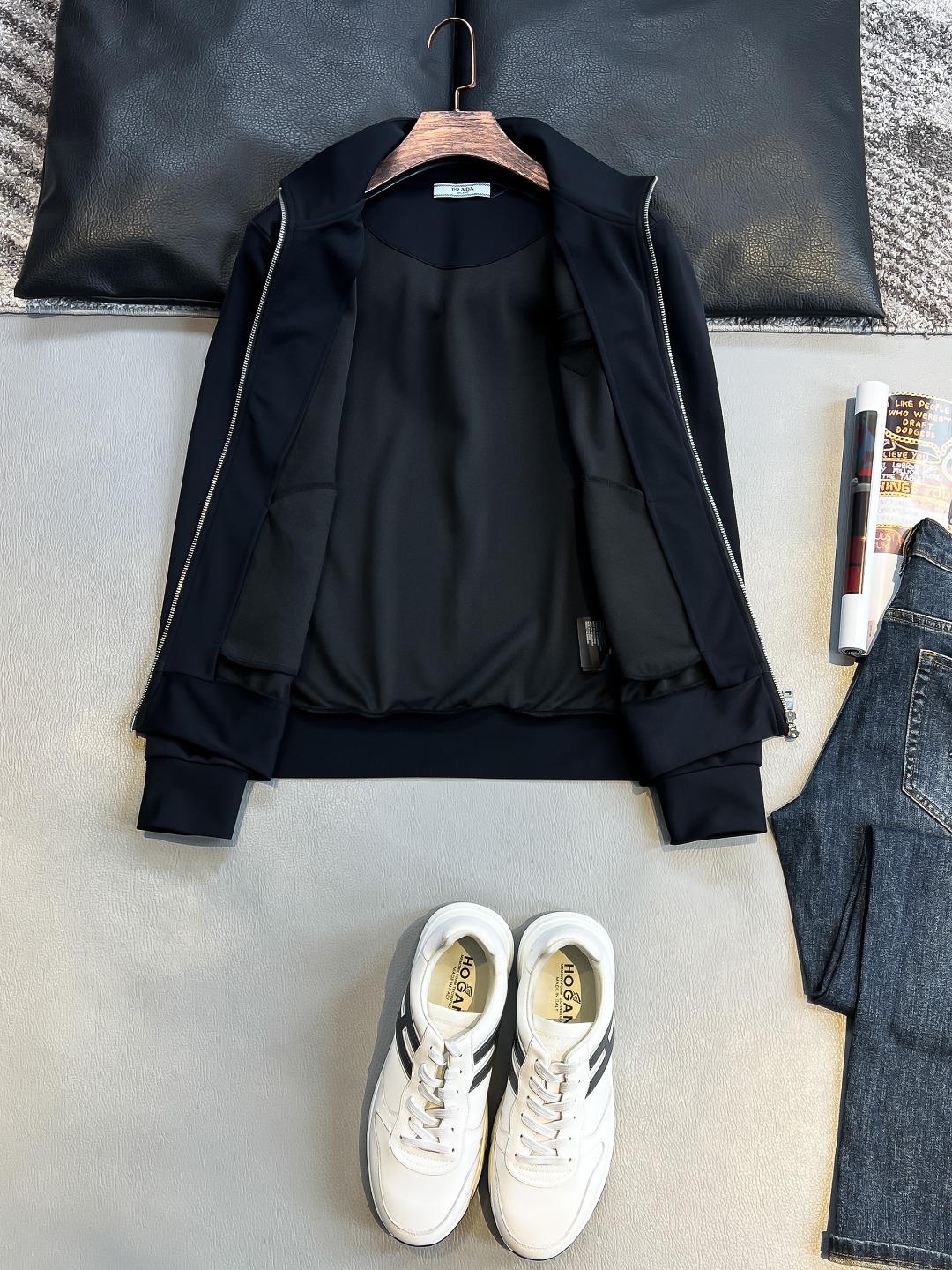   PD 2025早秋男女同款拉链卫衣

舒适轻松运动休闲集一体！经典百搭，打破往年的枯燥乏味更为年轻时