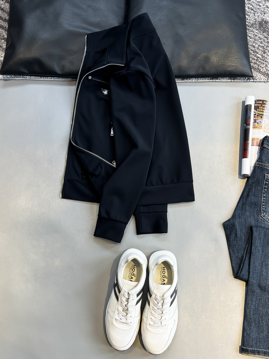   PD 2025早秋男女同款拉链卫衣

舒适轻松运动休闲集一体！经典百搭，打破往年的枯燥乏味更为年轻时