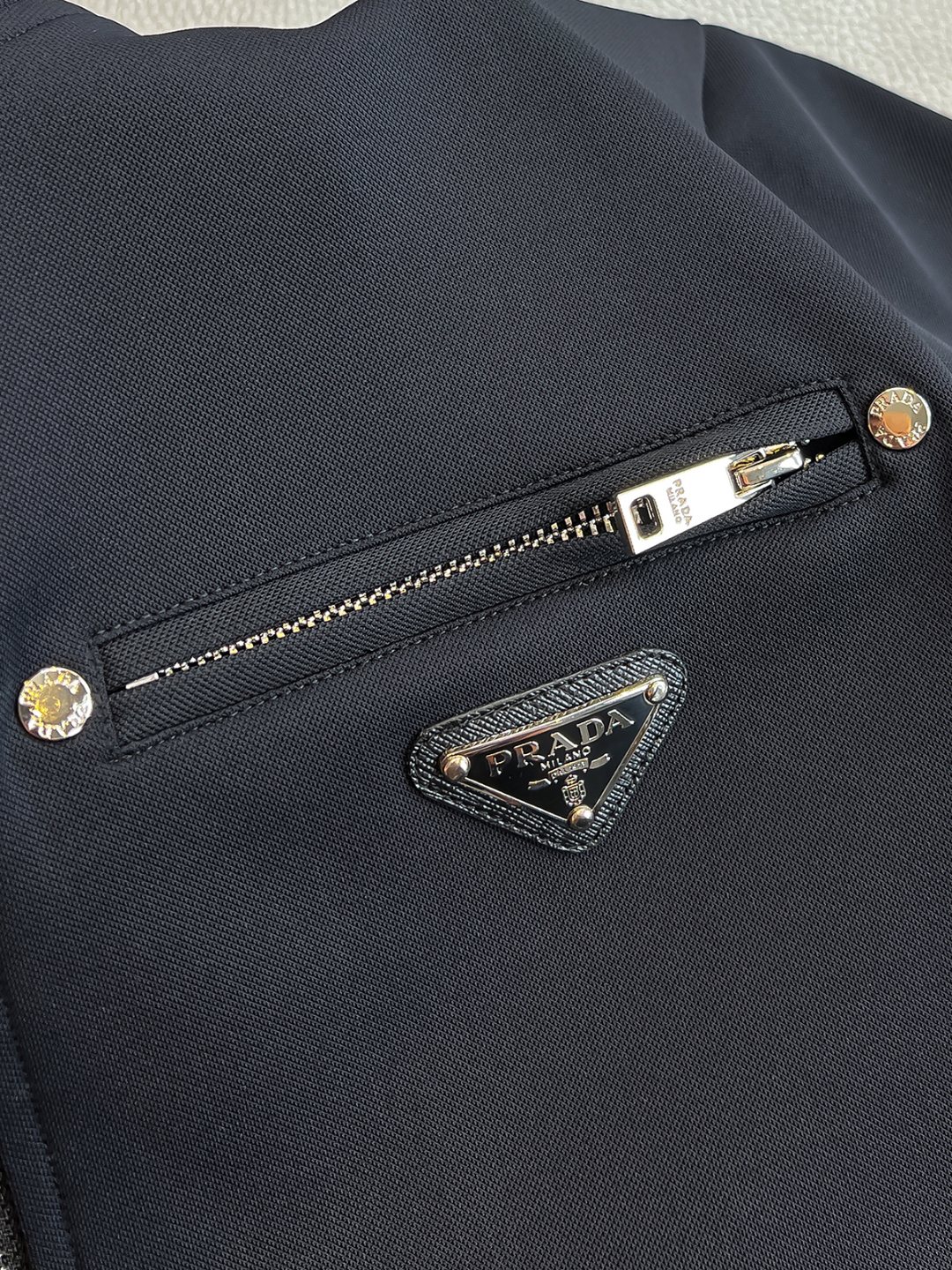   PD 2025早秋男女同款拉链卫衣

舒适轻松运动休闲集一体！经典百搭，打破往年的枯燥乏味更为年轻时