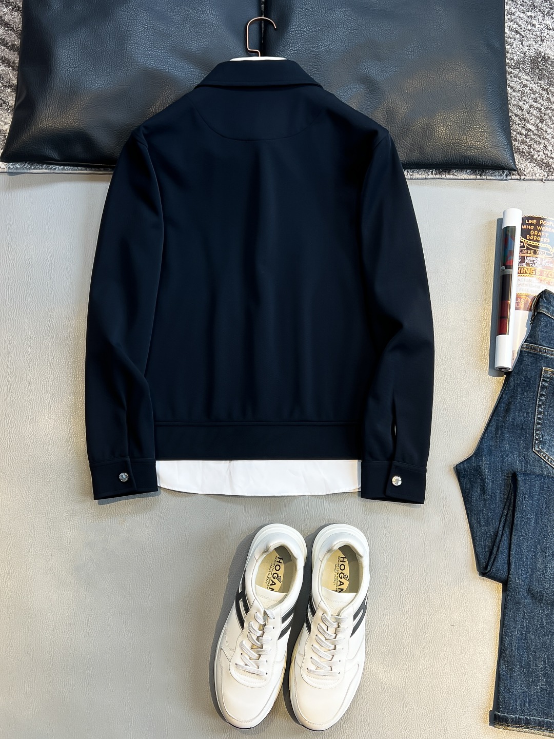   LV 2025早秋男女同款拉链卫衣

舒适轻松运动休闲集一体！经典百搭，打破往年的枯燥乏味更为年轻时