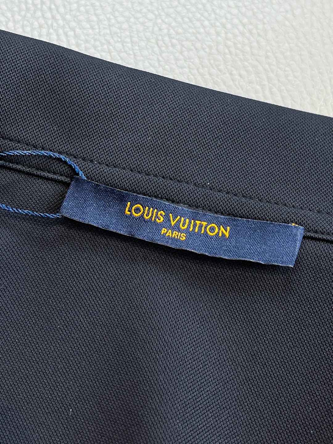   LV 2025早秋男女同款拉链卫衣

舒适轻松运动休闲集一体！经典百搭，打破往年的枯燥乏味更为年轻时