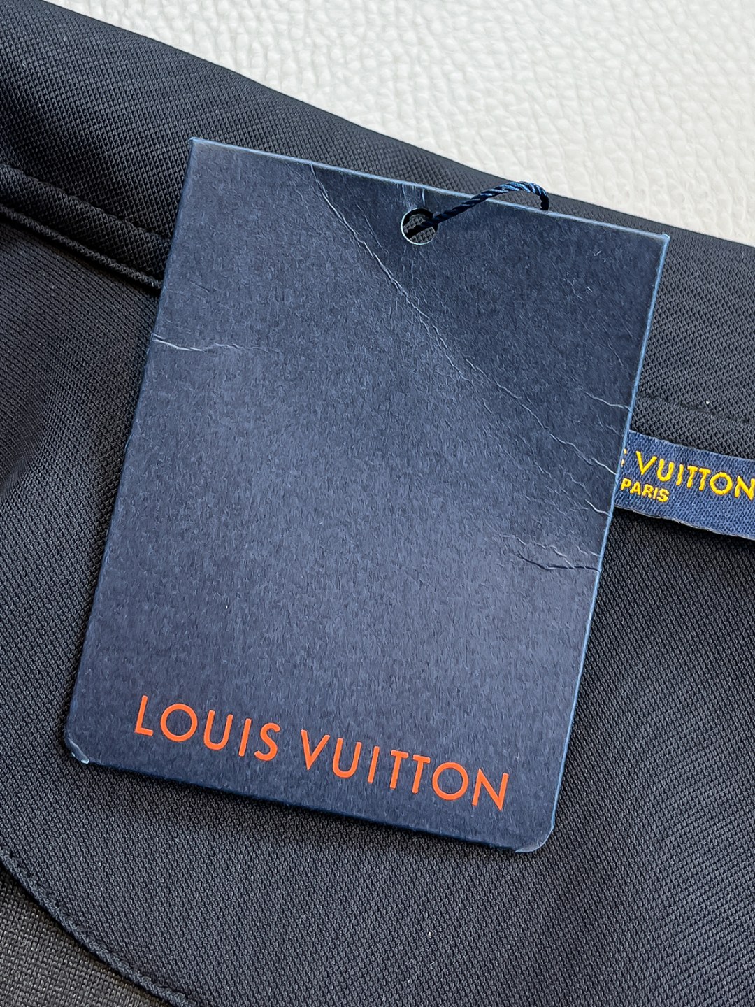   LV 2025早秋男女同款拉链卫衣

舒适轻松运动休闲集一体！经典百搭，打破往年的枯燥乏味更为年轻时