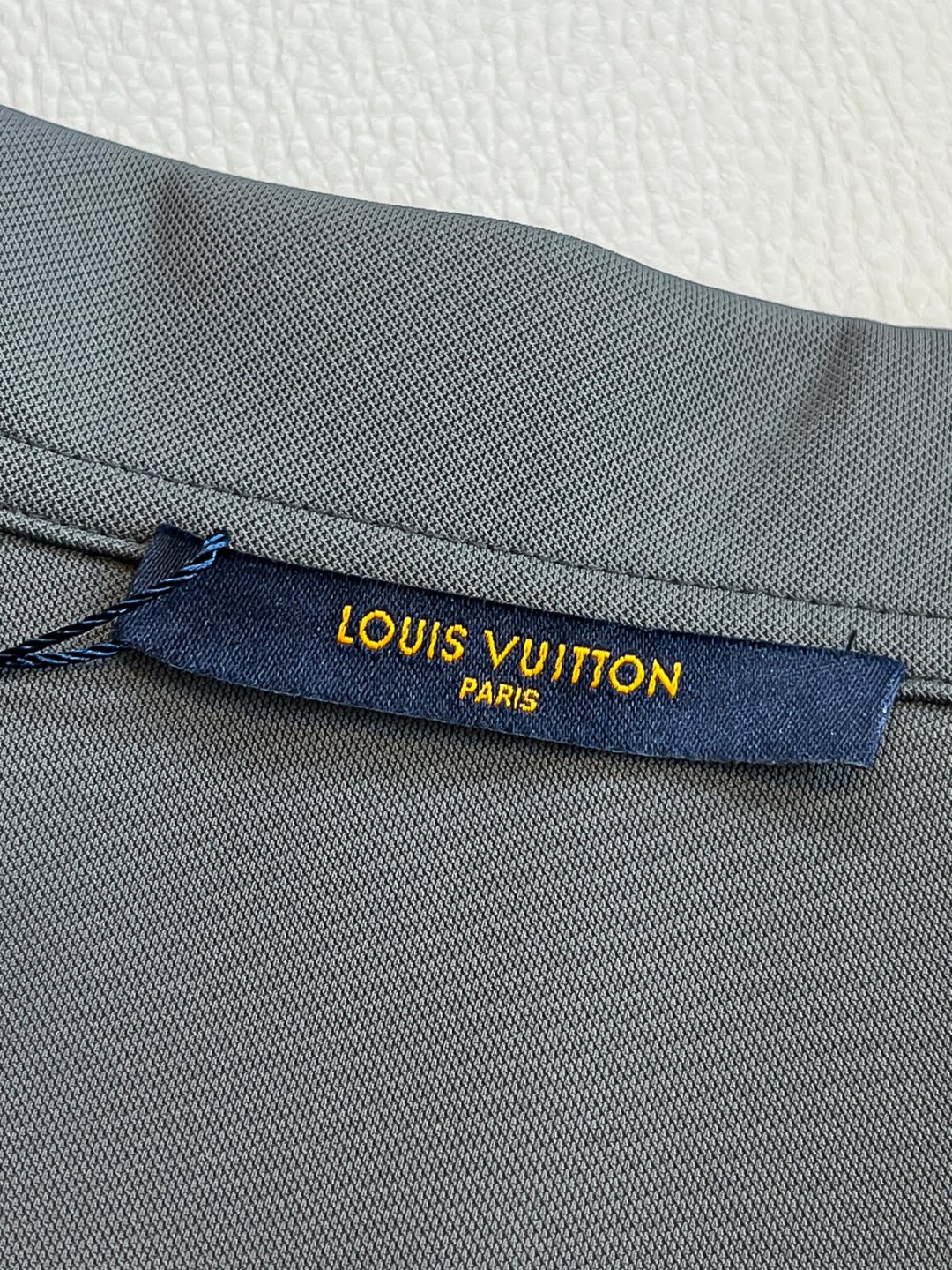   LV 2025早秋男女同款拉链卫衣

舒适轻松运动休闲集一体！经典百搭，打破往年的枯燥乏味更为年轻时