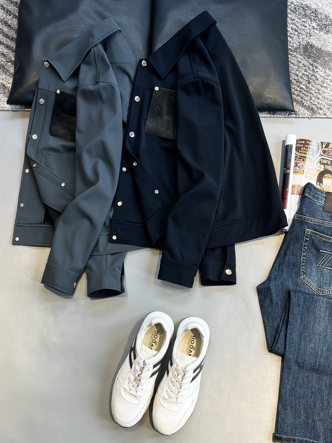   LV 2025早秋男女同款拉链卫衣

舒适轻松运动休闲集一体！经典百搭，打破往年的枯燥乏味更为年轻时