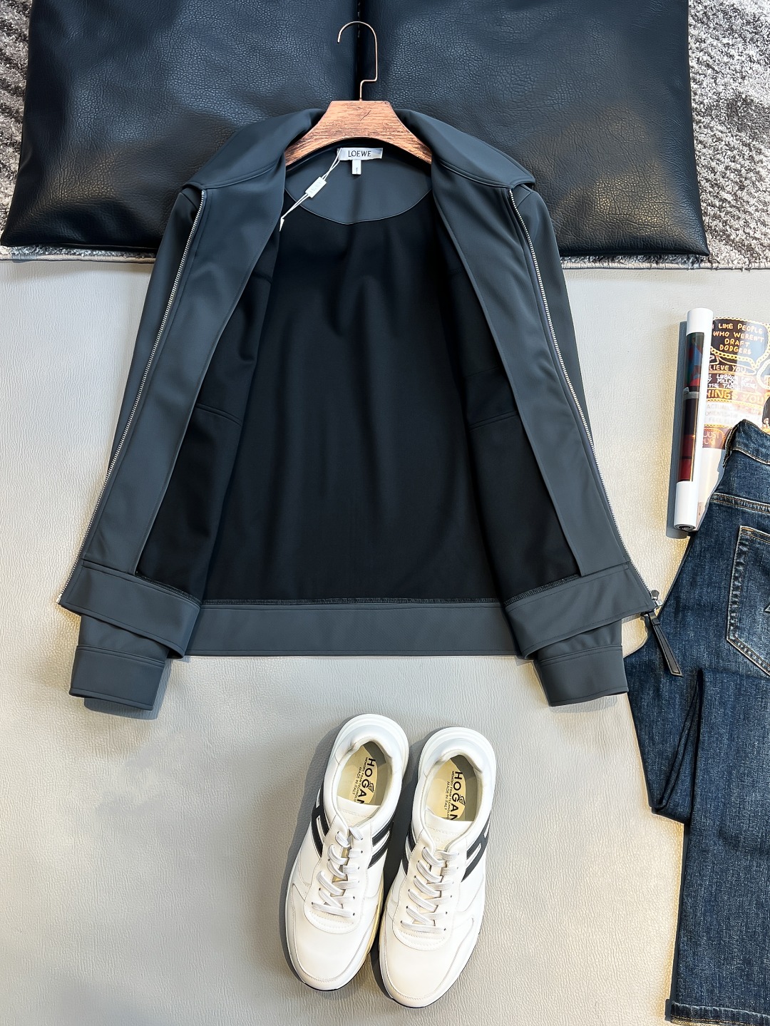   Lo 2025早秋男女同款拉链卫衣

舒适轻松运动休闲集一体！经典百搭，打破往年的枯燥乏味更为年轻时