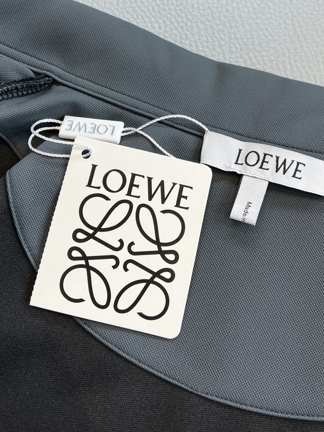   Lo 2025早秋男女同款拉链卫衣

舒适轻松运动休闲集一体！经典百搭，打破往年的枯燥乏味更为年轻时