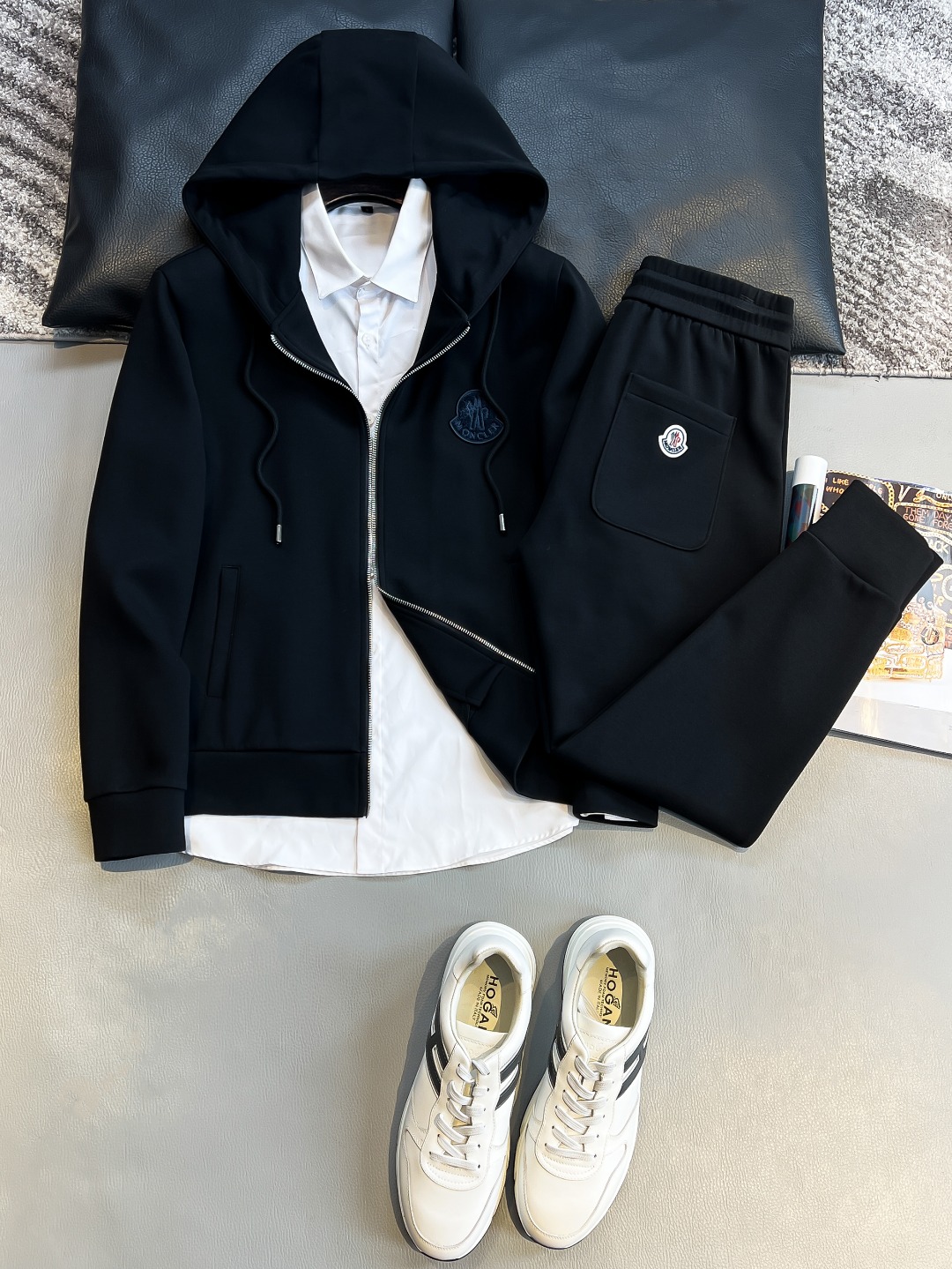 NO:512737,/Set MO 2025 Early Autumn Men and Women's Same Zippered Sweatshirt Set Comfortable and Relaxed Sports and Leisure!  Classic and versatile, breaking the boredom of previous years, it is more youthful and fashionable, and has an added trendy style that keeps pace with the times!  Loose cut, elastic waist and adjustable drawstring, two side pockets, original creation, restoration of wiring details, exquisite counter level, super good style, invincible upper body effect!  Color black Number of code M L XL 2XL 3XL, hoodie, sweatshirts, alexander wang19860909/套 MO 2025早秋男女同款拉链卫衣套装 舒适轻松运动休闲集一体！经典百搭,打破往年的枯燥乏味更为年轻时尚,多了一份与时俱进的潮流范儿！宽松裁剪,弹力腰部和可调节抽绳,两个侧口袋,原版打造,走线细节还原,专柜级别精致做版型超级好,上身效果无敌！ 颜色黑色 码数M L XL 2XL 3XL,,hoodie,sweatshirts,alexander wang,Men's clothing