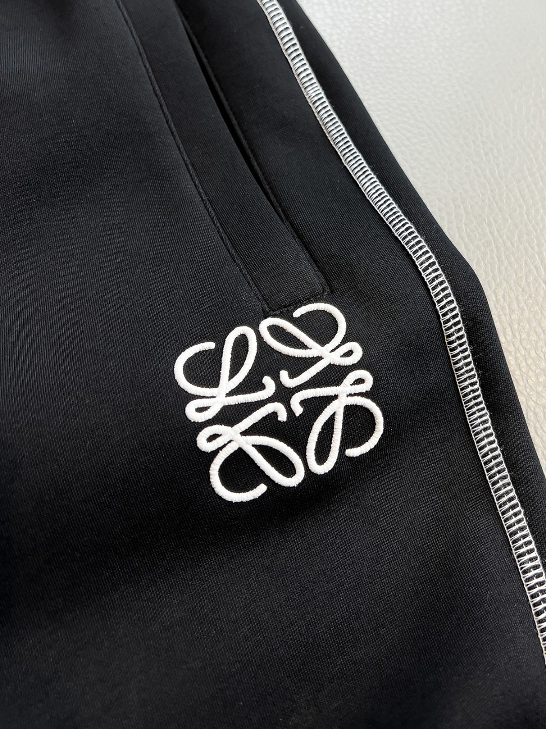 /套  LO 2025早秋男女同款拉链卫衣套装

舒适轻松运动休闲集一体！经典百搭，打破往年的枯燥乏味更