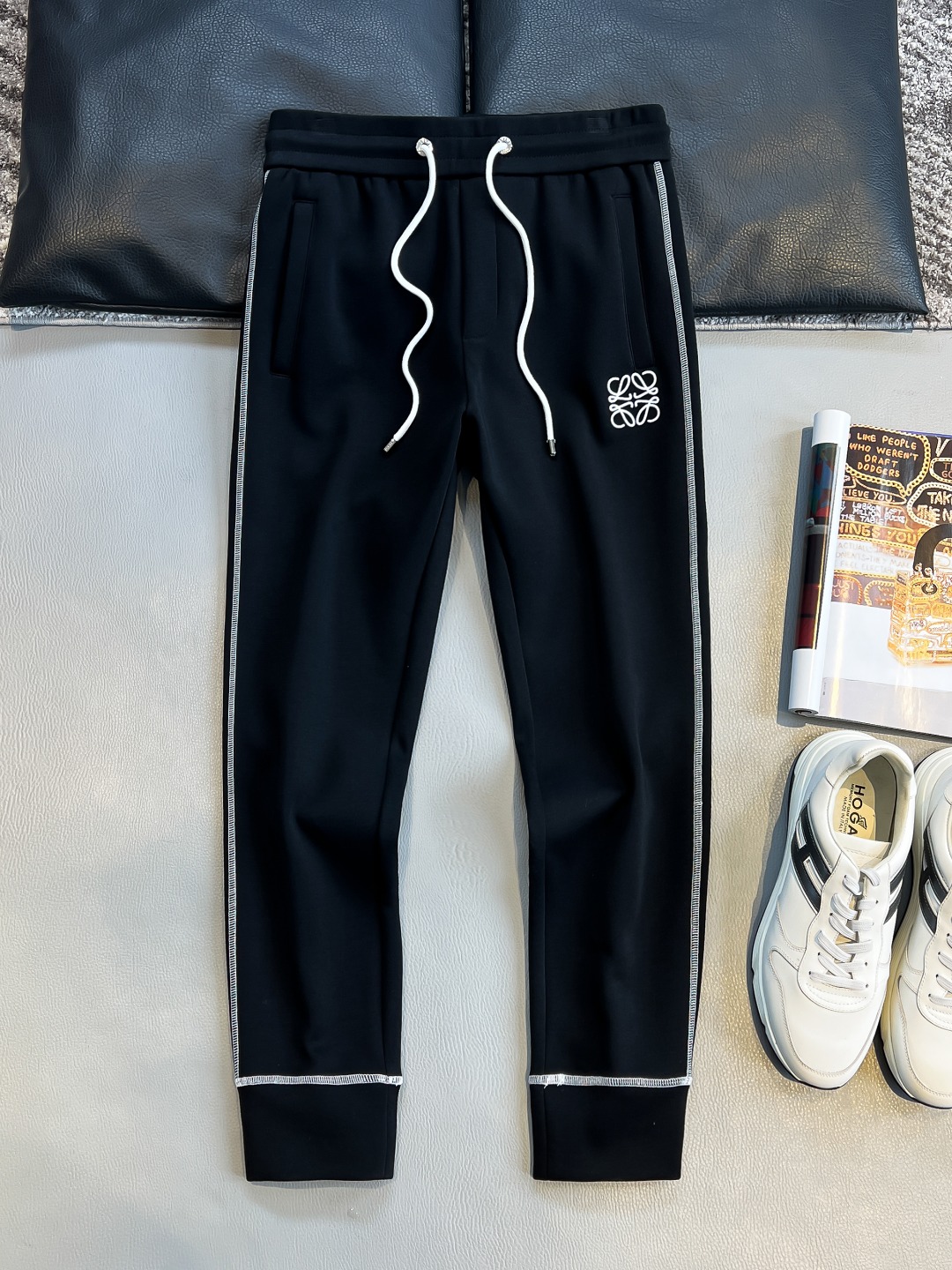 /套  LO 2025早秋男女同款拉链卫衣套装

舒适轻松运动休闲集一体！经典百搭，打破往年的枯燥乏味更