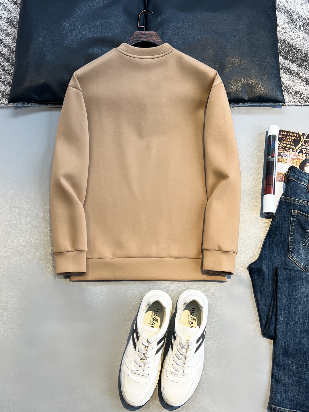   FD# 25秋冬圆领套头卫衣

男女同款时尚休闲套头卫衣衫！贸易公司渠道稀出，领先官网发售！一直都是