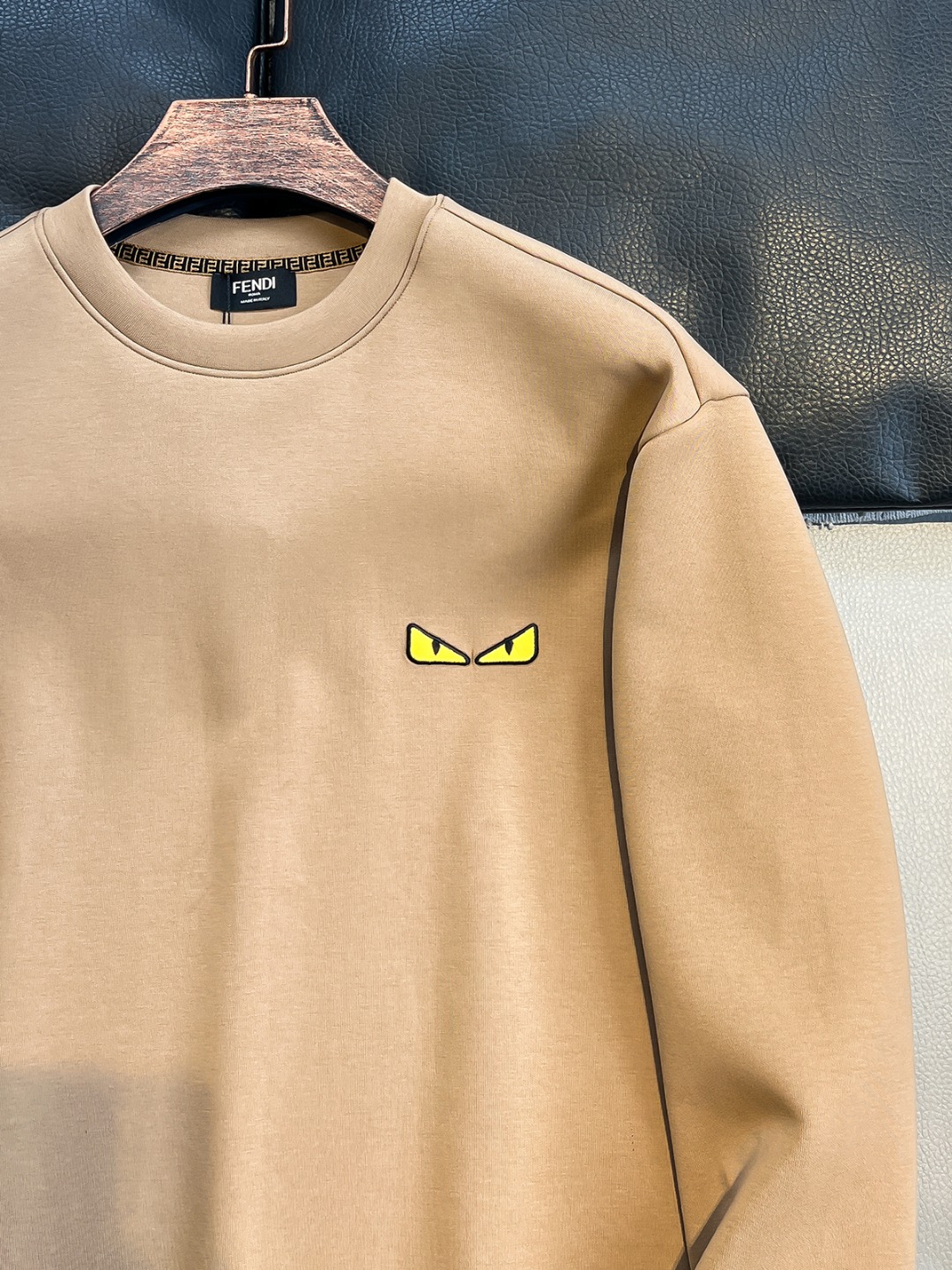   FD# 25秋冬圆领套头卫衣

男女同款时尚休闲套头卫衣衫！贸易公司渠道稀出，领先官网发售！一直都是