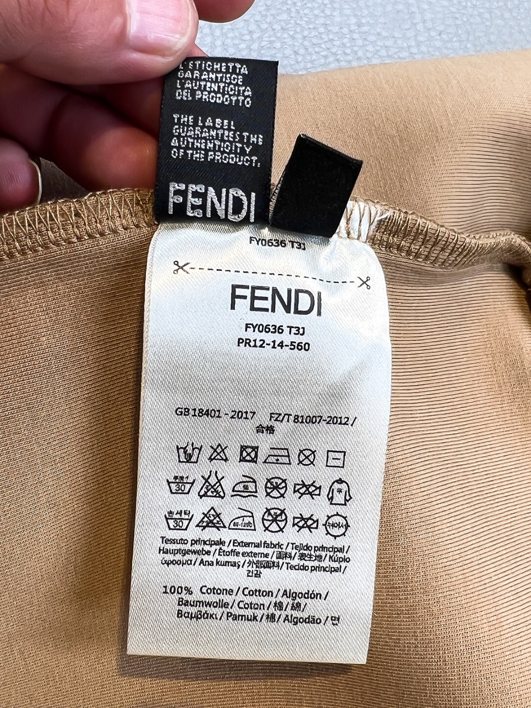   FD# 25秋冬圆领套头卫衣

男女同款时尚休闲套头卫衣衫！贸易公司渠道稀出，领先官网发售！一直都是