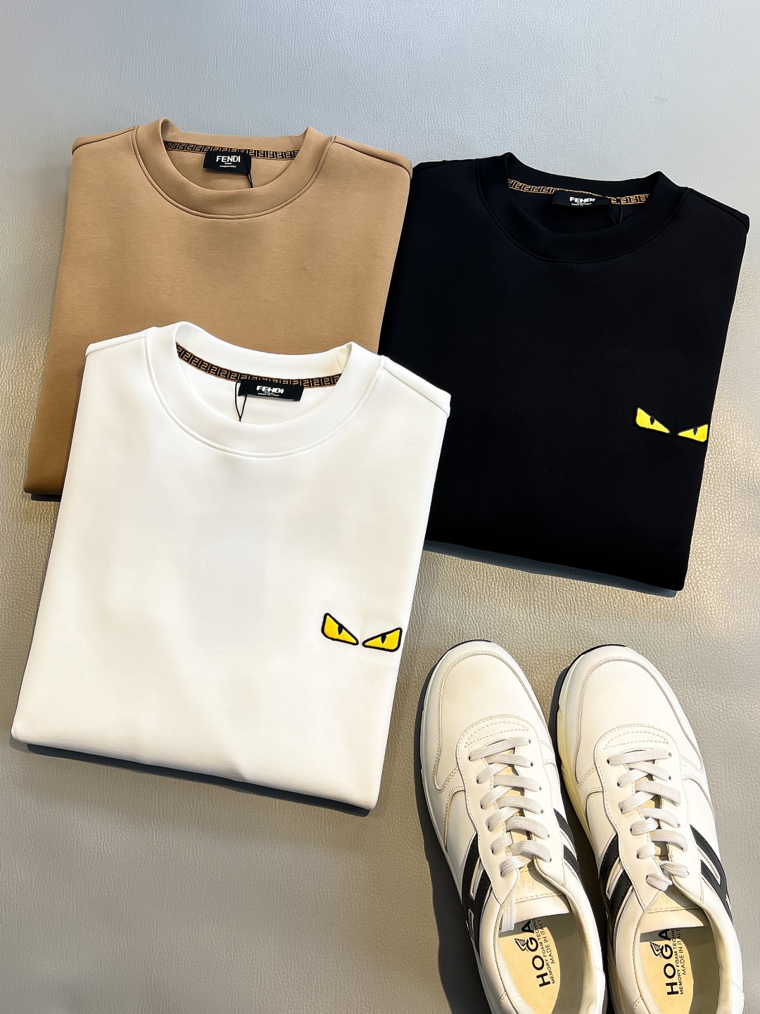   FD# 25秋冬圆领套头卫衣

男女同款时尚休闲套头卫衣衫！贸易公司渠道稀出，领先官网发售！一直都是