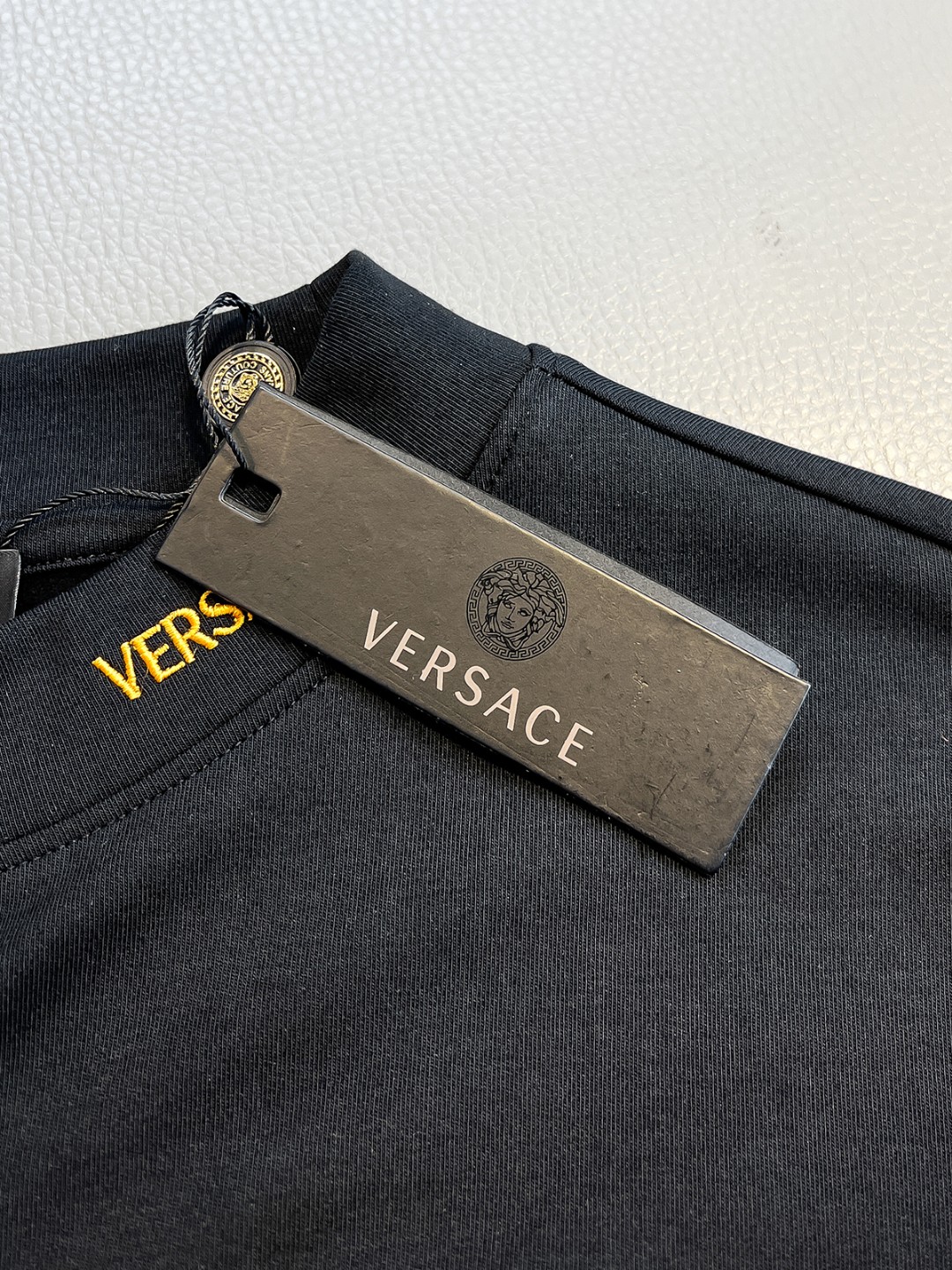 Versa#24秋冬微加绒打底衫看似基础的男T实则不然有点卫衣加短袖的结合可以单穿也可以里面再打个底一件