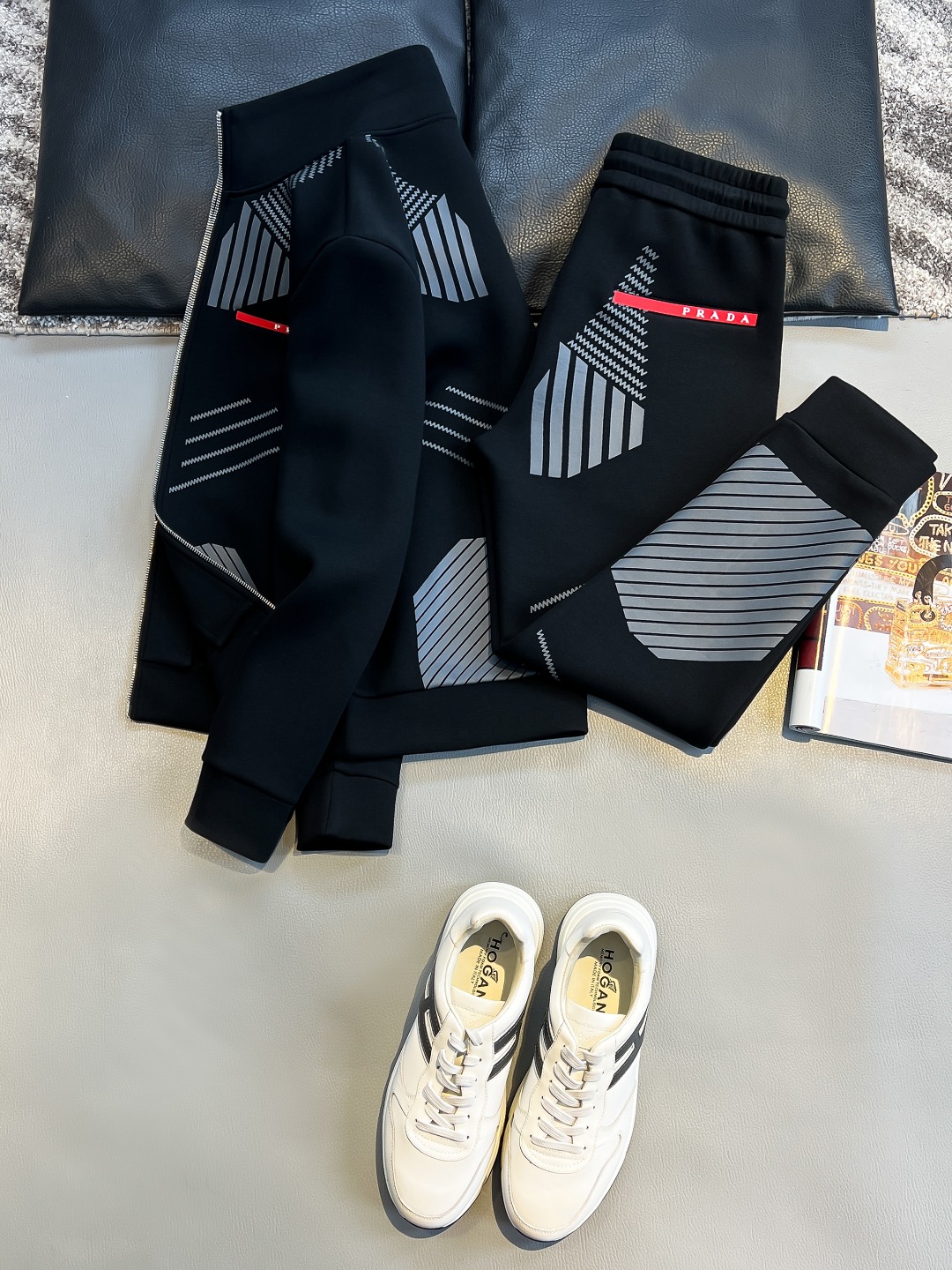 /套  PD 2025早秋男女同款拉链卫衣套装

舒适轻松运动休闲集一体！经典百搭，打破往年的枯燥乏味更