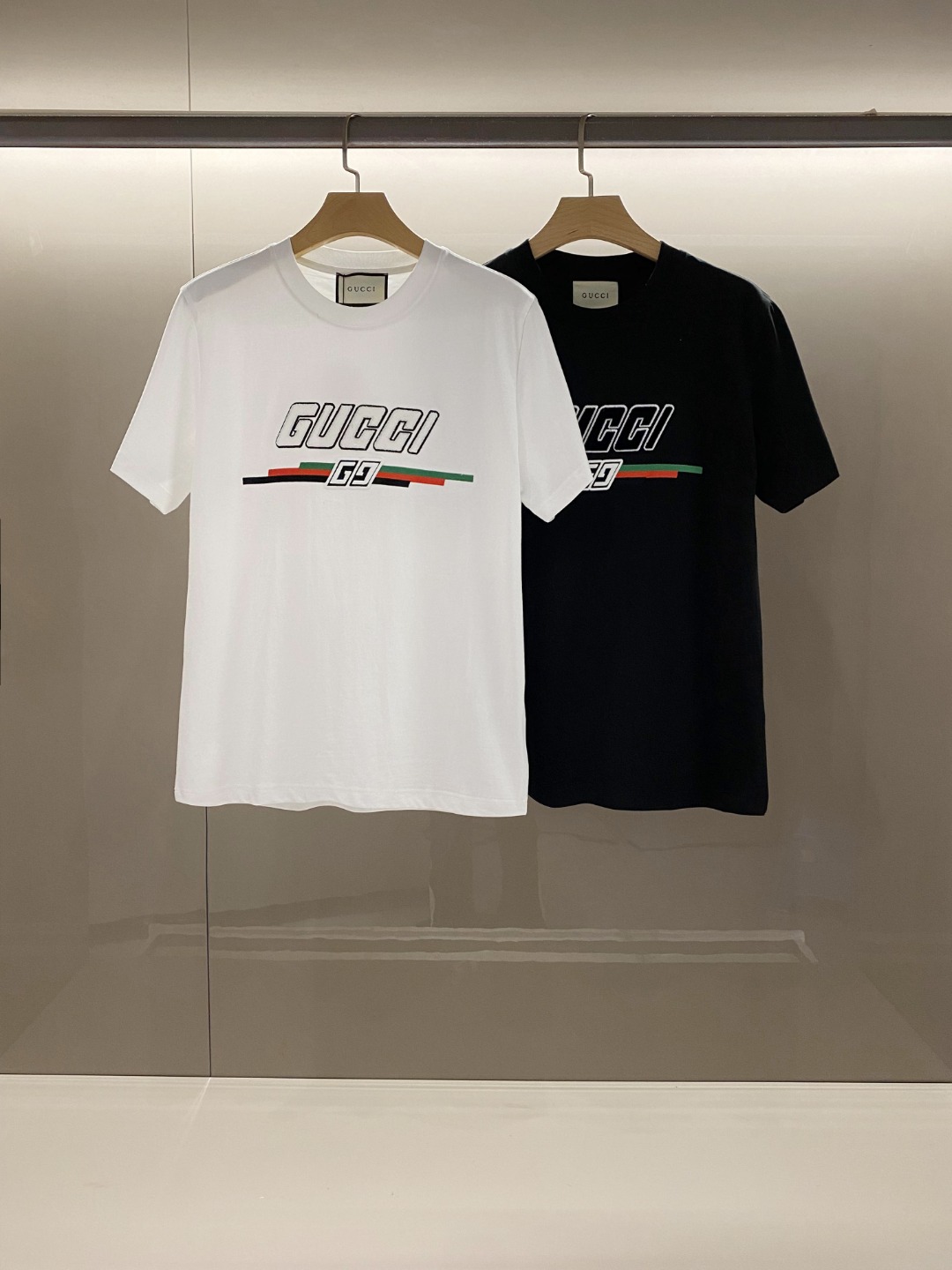 Gucci Kleidung T-Shirt Schwarz Weiß Stickerei Baumwolle Gestrickte Stricken Frühling/Sommer Kollektion Fashion Kurzarm