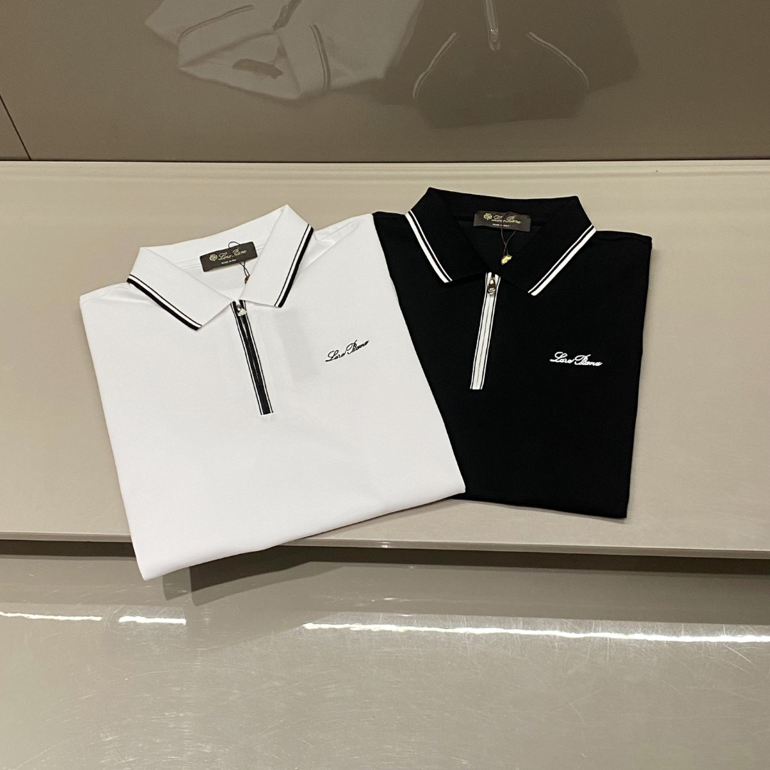 NO:454136,New Products] Hong Kong foreign business channel products, new spring and summer models, heavy high-end products, high-end platinum-grade products, Lo*o Pi*na men's pearl-ground mesh cotton zipper lapel polo POLO shirt. Signature embroidery logo on the chest shows a very distinctive and fashionable proposition!  Customers supply high-end imported garment custom-woven beaded floor fabrics, Italian old-fashioned workshops have garment process fixed weaving and dyeing, extremely luxurious and special materials, all with superior fabric attributes, merceration process, the fabric has extremely high gloss, delicate and natural mesh structure, perfect comfort and breathability, the touch experience is self-evident, and the ultimate luxury enjoyment!  The details are all high-end, the zipper-style closure placket is very unique, the visual is quite elegant and fashionable, the taste is full of charm, the light color scheme is superior in compatibility, the upper body is full of luxury and luxury and temperament, the shape is full of business and leisure, which is perfect for both urban elite life philosophy!  Color white Black Size 48 50 52 54 56 Size data 48: bust 98cm-shoulder width 44cm-coat length 67cm-sleeve length 19.5cm 50: bust 102cm-shoulder width 45cm-coat length 68cm-sleeve length 20cm 52: bust 106cm-shoulder width 46cm-coat length 70cm-sleeve length 20.5cm 54: bust 110cm-shoulder width 47cm-coat length 72cm-sleeve length 21cm 56: bust 114cm-shoulder width 48cm-coat length 73cm-sleeve length 21cm, alexander wang19860909新品】香港洋行渠道货,春夏新款,重磅高端臻品,高奢品鉴白金级单品,Lo*o Pi*na男士珠地网眼棉拉链翻领马球POLO衫.胸前签名式刺绣标识,展现出极具鲜明态度的时髦主张！客供高级进口成衣定织珠地面料,意大利老牌工坊成衣工序定织定染,极为奢华特殊的材质,面料属性皆为上乘,丝光工艺处理,面料光泽度极高,网眼结构细腻自然,舒适性与透气性完美兼备,触感体验不言而喻,奢华极致享受！细节之处尽显高级,拉链式开合门襟,非常别致的设计,视觉相当雅致时髦,细品韵味十足,轻熟的配色,兼容性方面优越,上身满满的奢贵感和气质感,型款十足,商务与休闲完美兼具,符合都市精英主义生活哲学！ 颜色白色 黑色 尺码48 50 52 54 56 尺码数据 48码:胸围98cm-肩宽44cm-衣长67cm-袖长19.5cm 50码:胸围102cm-肩宽45cm-衣长68cm-袖长20cm 52码:胸围106cm-肩宽46cm-衣长70cm-袖长20.5cm 54码:胸围110cm-肩宽47cm-衣长72cm-袖长21cm 56码:胸围114cm-肩宽48cm-衣长73cm-袖长21.5cm,,alexander wang,Men's clothing