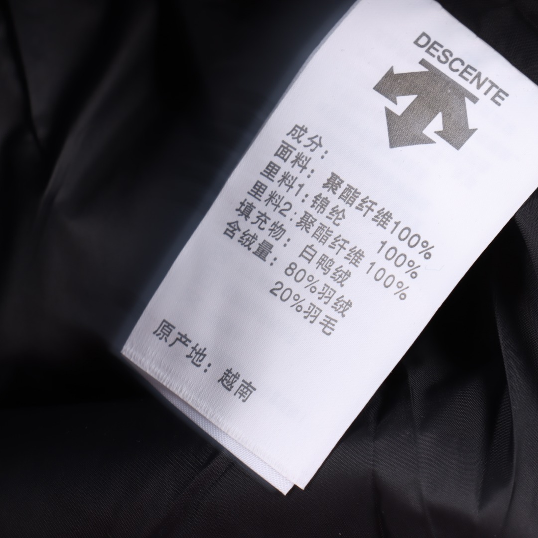 DESCENTE/迪桑特 新款红标撞色多标立领羽绒服