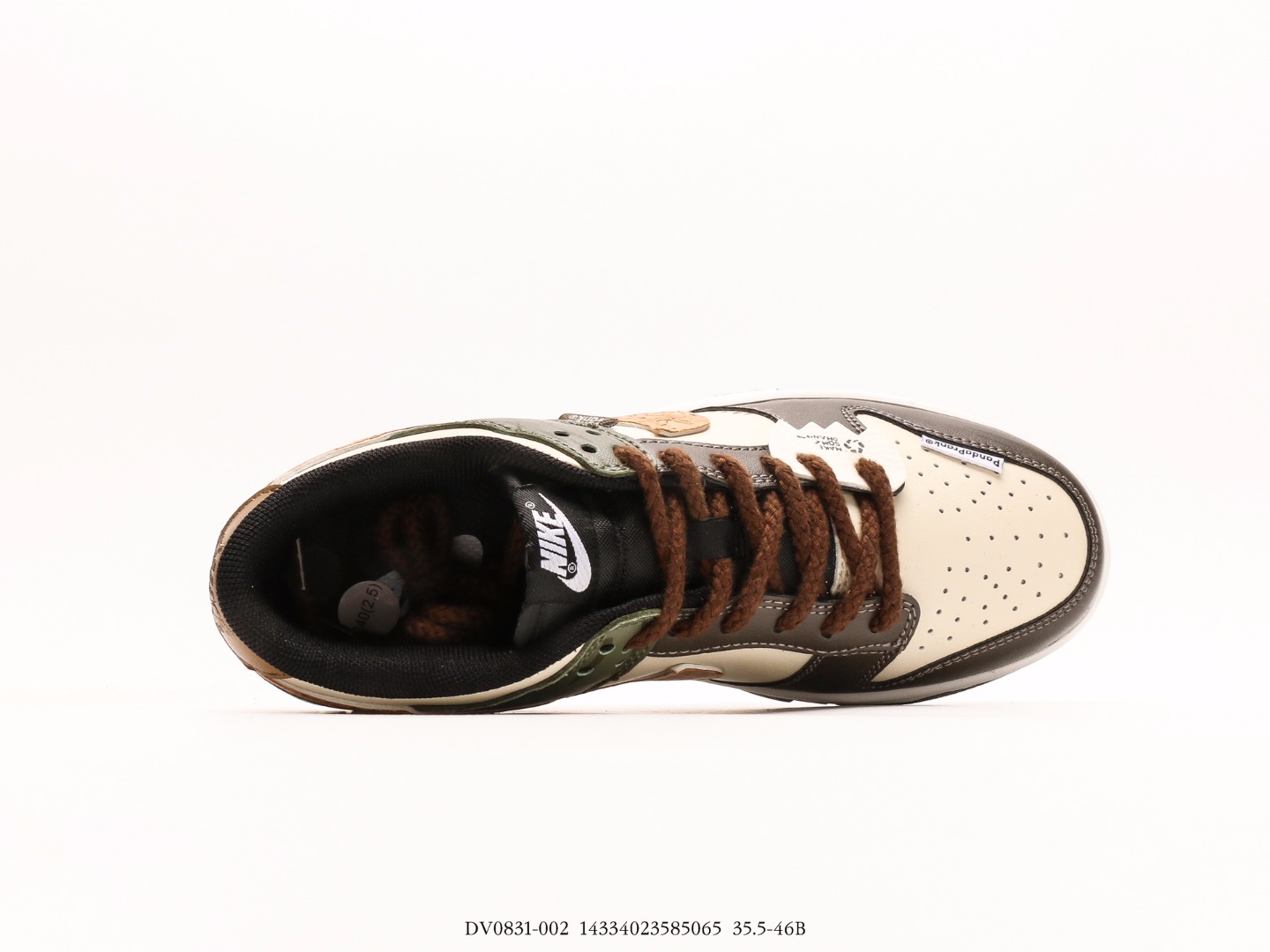 Dunk Low 熊猫恶作剧 丛林穿越 森林危机 SB低帮休闲板鞋配色整体围绕熊猫恶作剧丛林穿越主题设计,鞋身整体采用专属颜料重新喷涂 4