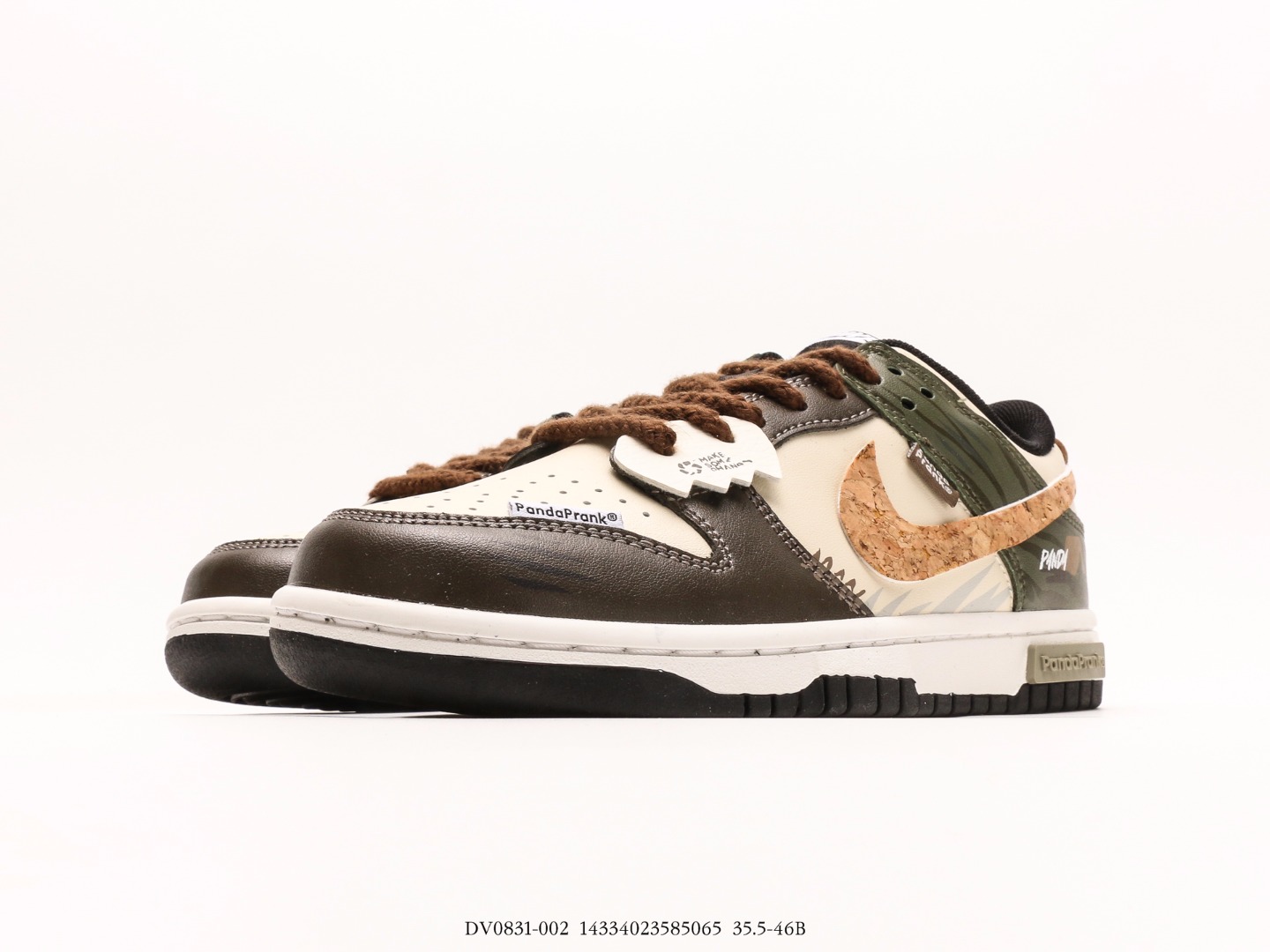 Dunk Low 熊猫恶作剧 丛林穿越 森林危机 SB低帮休闲板鞋配色整体围绕熊猫恶作剧丛林穿越主题设计,鞋身整体采用专属颜料重新喷涂 6