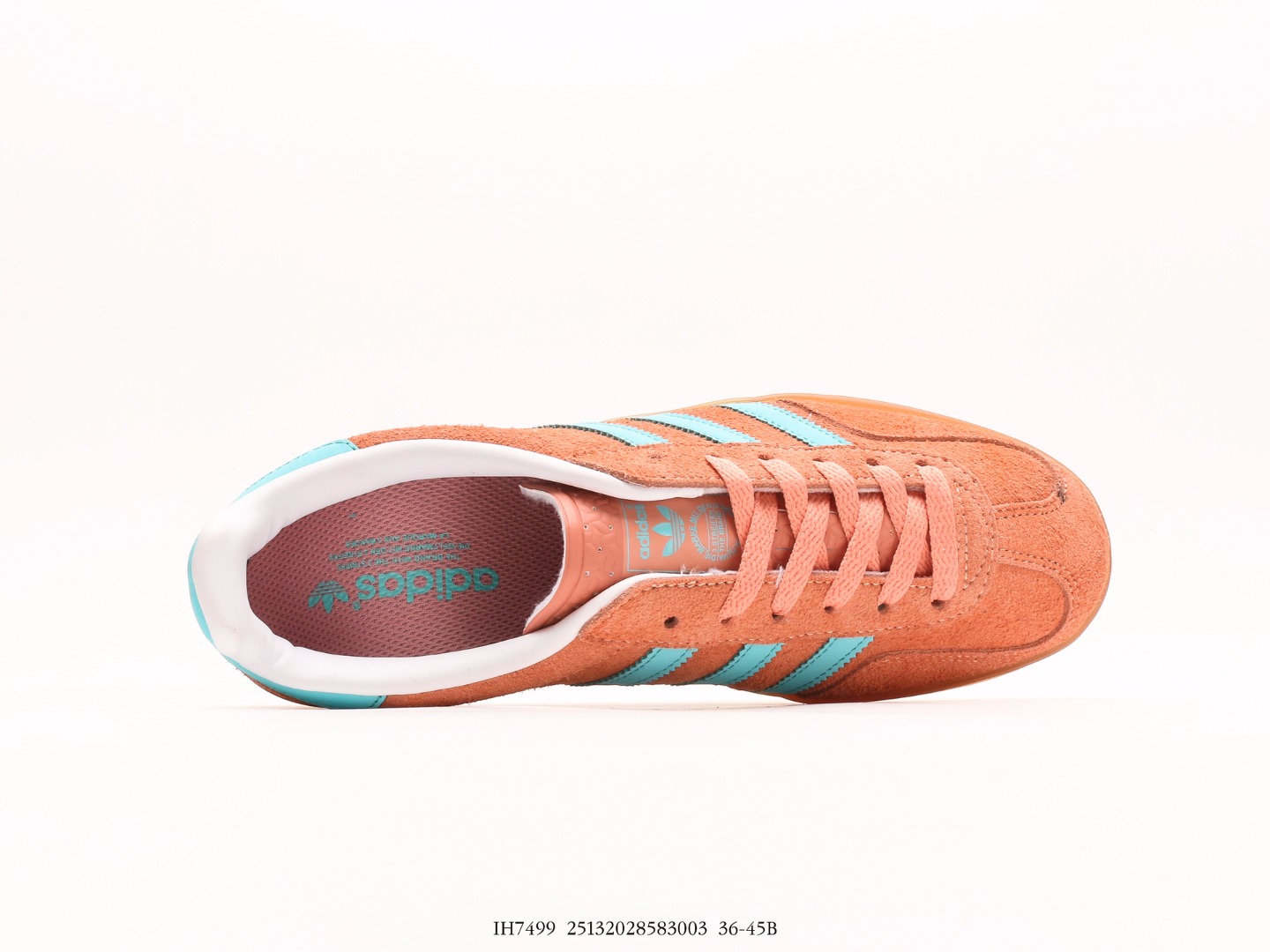 originals Gazelle Indoor 版本以梅红色鞋身配以白色的三杠 Logo 以及海军蓝色的鞋身配以黑色的三杠 Logo 4