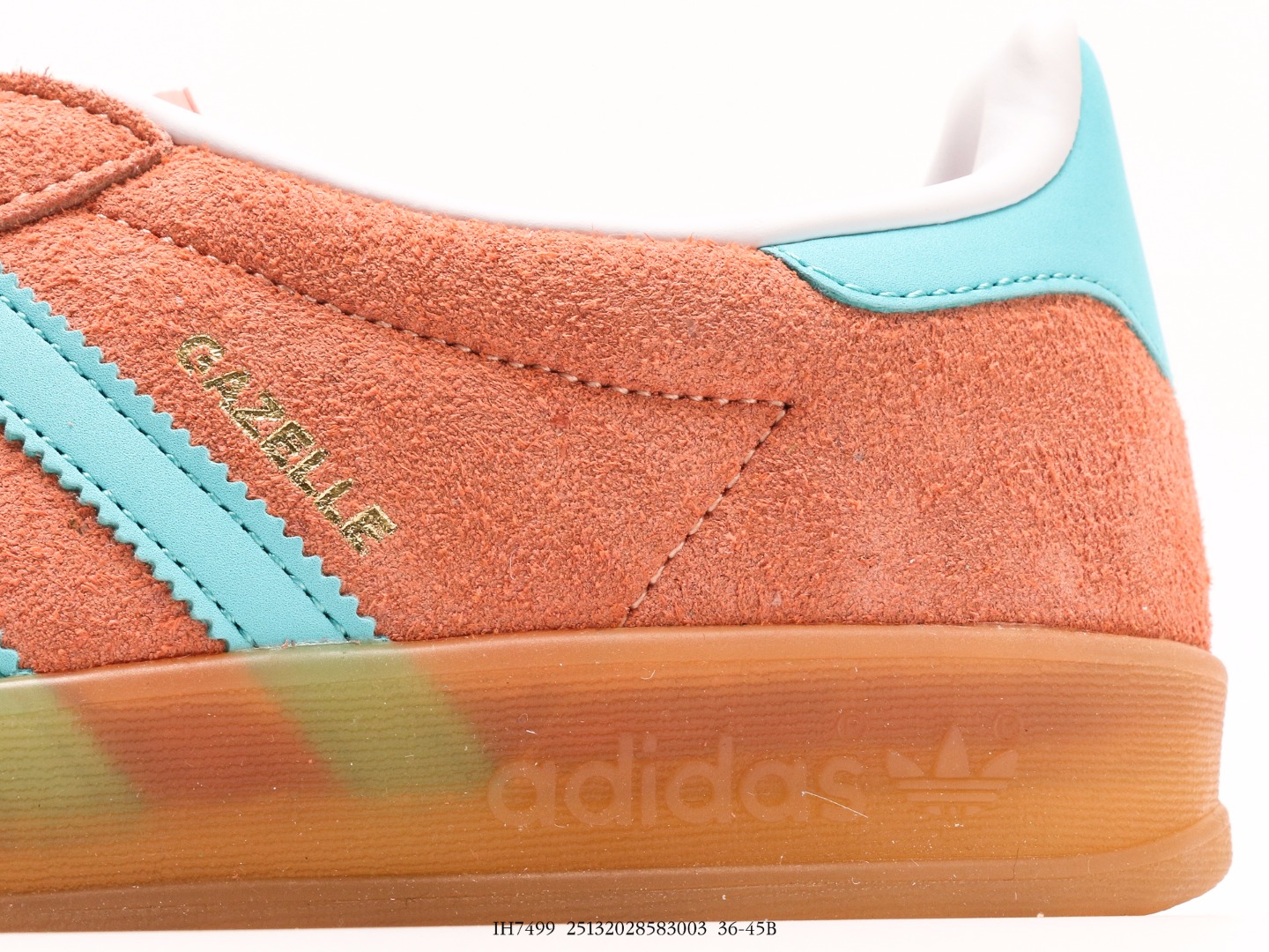 originals Gazelle Indoor 版本以梅红色鞋身配以白色的三杠 Logo 以及海军蓝色的鞋身配以黑色的三杠 Logo 8