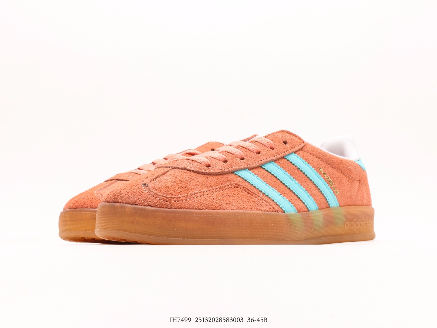 originals Gazelle Indoor 版本以梅红色鞋身配以白色的三杠 Logo 以及海军蓝色的鞋身配以黑色的三杠 Logo 6