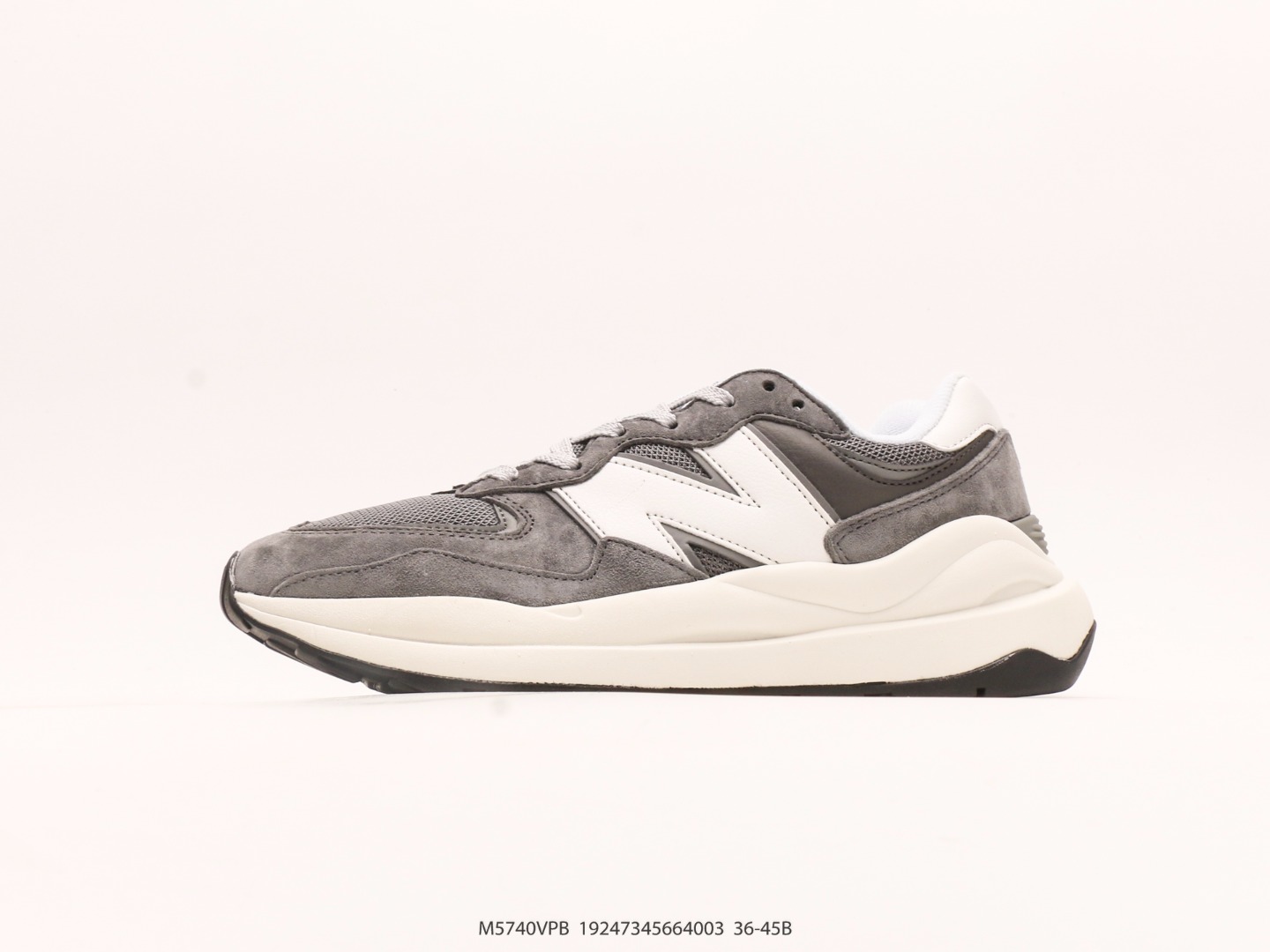New Balance Serie New Balance NB5740 La serie New Balance NB5740 es una refrescante y novedosa const