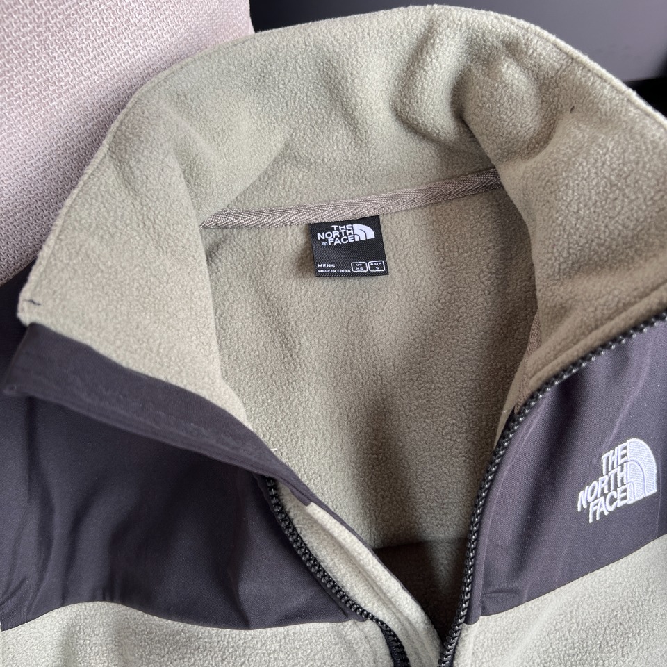 批100
The NorthFace北面  顶级拼接摇粒绒内胆外套
【跟 1986，1990，1994冲锋衣二合一，完美相结合】
TheNorthFace北面抓绒衣春秋冬新款户外运动摇粒绒内胆外套 跟1990，1986，1994冲锋衣完美融合内胆，可外穿功能型保暖运动跑步抓绒外套！双面抓绒，上身贼舒服，中等厚度男士内搭打底良品！好货不多，速度备起来啦！
