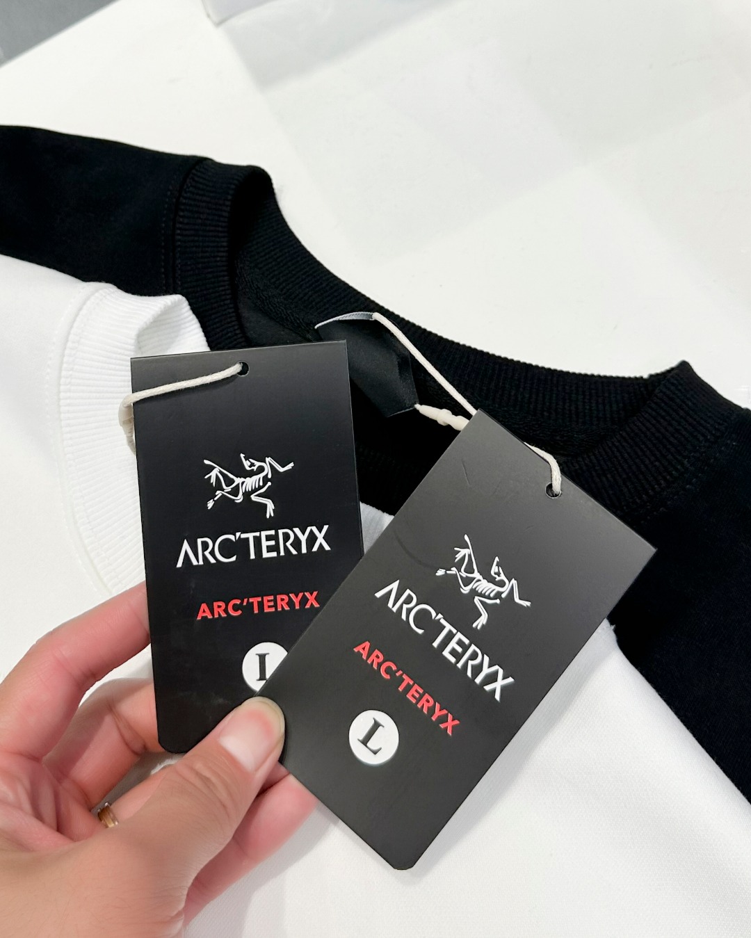 100💰
ARC‘TERYX 始祖鸟棋盘格新款春秋季新款纯棉针织圆领卫衣
🚚🚚外贸订单,出口老美尾单几百件售完无补!!无论是内搭还是外穿都非常nice!!
原料采用国产新疆长绒棉360g面料,质地柔软,透气性和延展性都非常好!!细节做工非常优秀,无论是螺纹还是封边做工都非常平整丝滑!!
M适合身高155-165体重100斤以内
L适合身高165-170体重100-125斤
XL适合身高170-175体重130-155斤
XXl适合身高175-180体重155-180斤
3XL适合身高180-185体重180-200斤