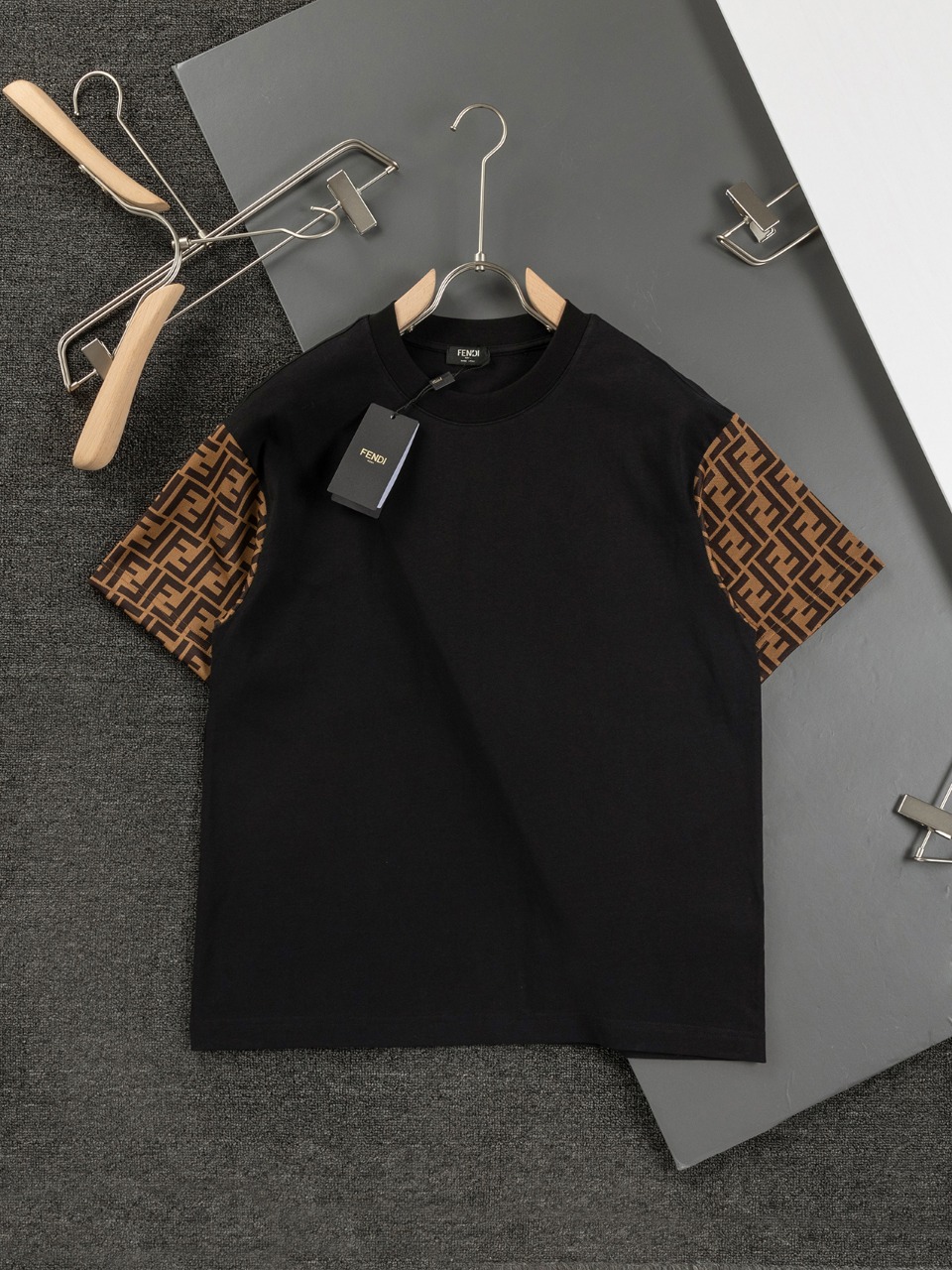 FD tridimensional doble manga llena de flores camiseta de manga corta • FENDI/Fendi marca de moda de alta calidad clási…