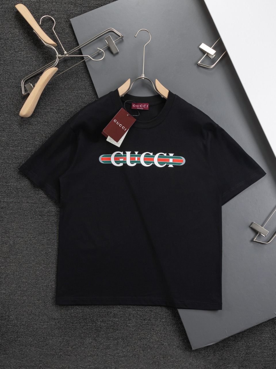 Gucc* nueva camiseta de manga corta con letras clásicas. En cuanto a la fusión de elementos, es muy madura. Camiseta de…