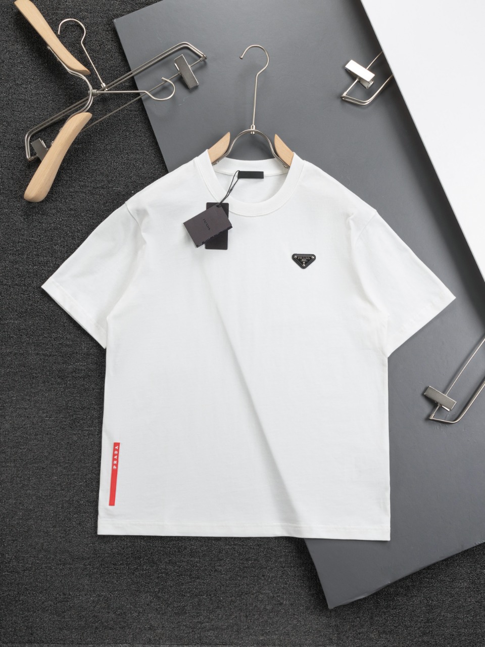 P85 PRAD*300g peso pesado versión ligeramente ancha S-Xl Prada/25ss nuevo logo triangular de metal en el pecho y camise…