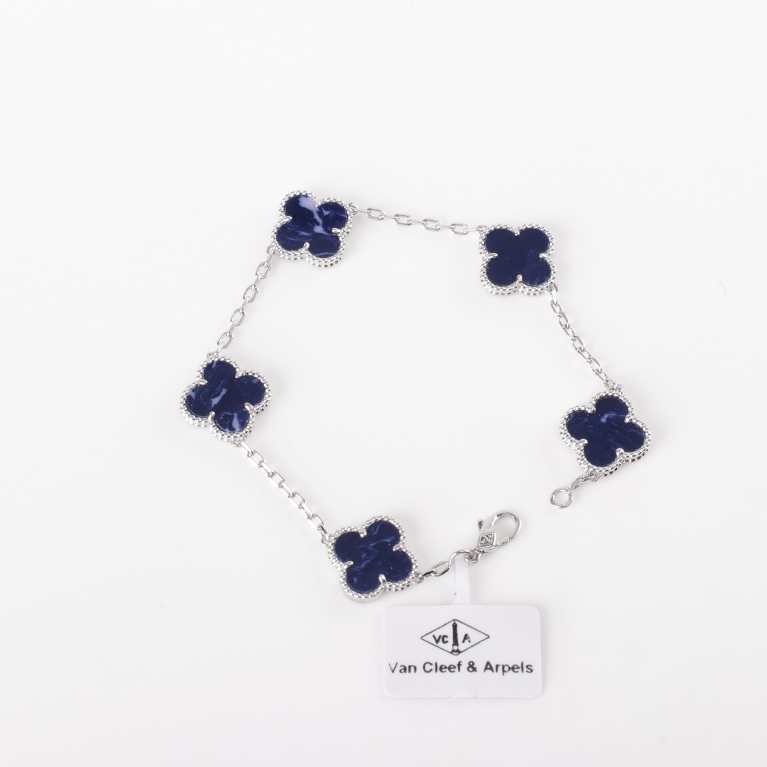 Van Cleef Arpels梵克雅宝VCA 经典四叶草手链 黑蓝 附全套包装,包装损坏扣除20元,谢谢谅解 Size:18cm左右可调节