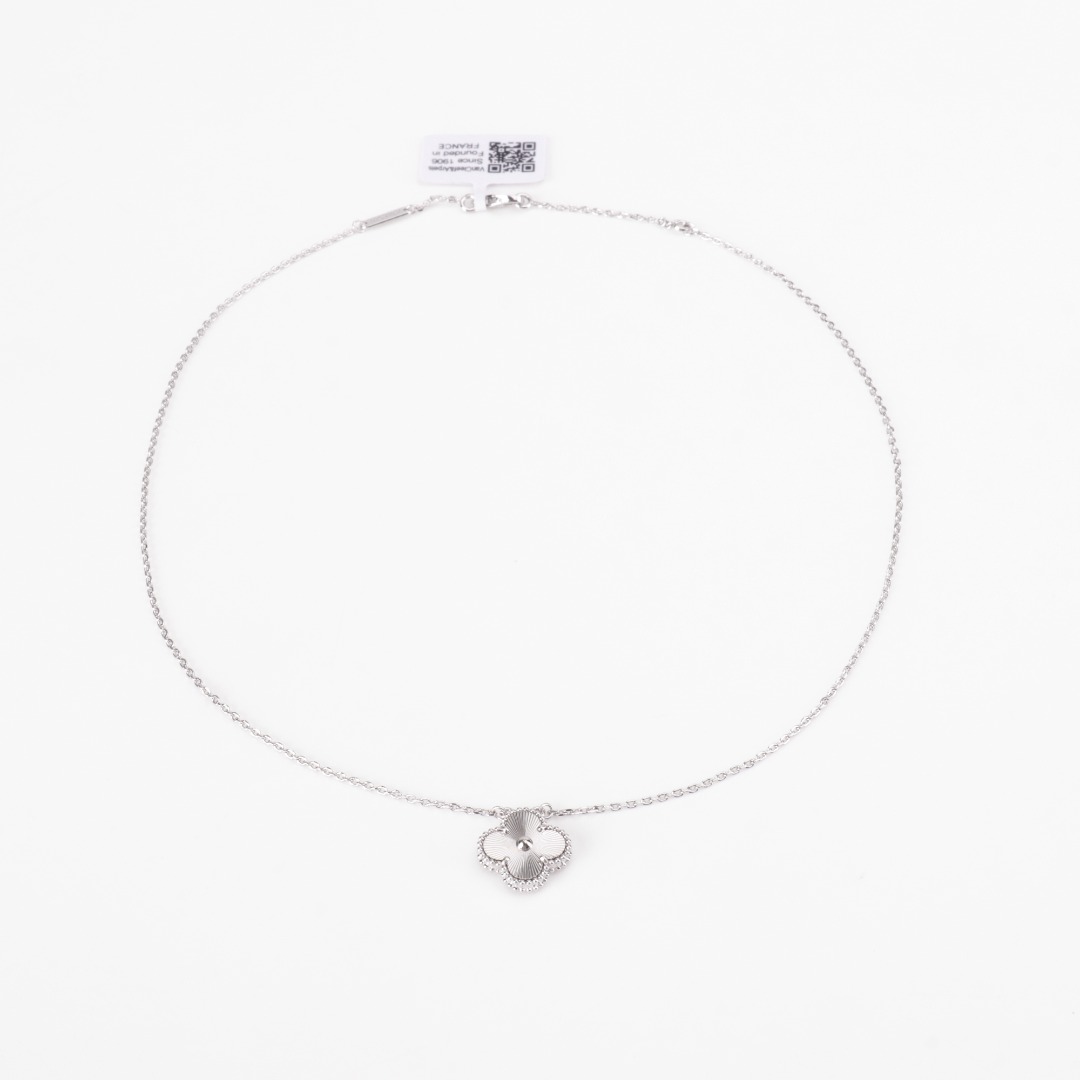 Van Cleef Arpels梵克雅宝VCA 四叶草五花项链 #纯银版本 附全套包装,包装损坏扣除20元,谢谢谅解