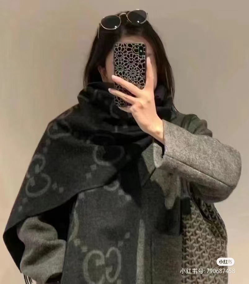 GUCCI古驰GUC 22FW 大GG双面提花长围巾  上身参考
古驰围巾