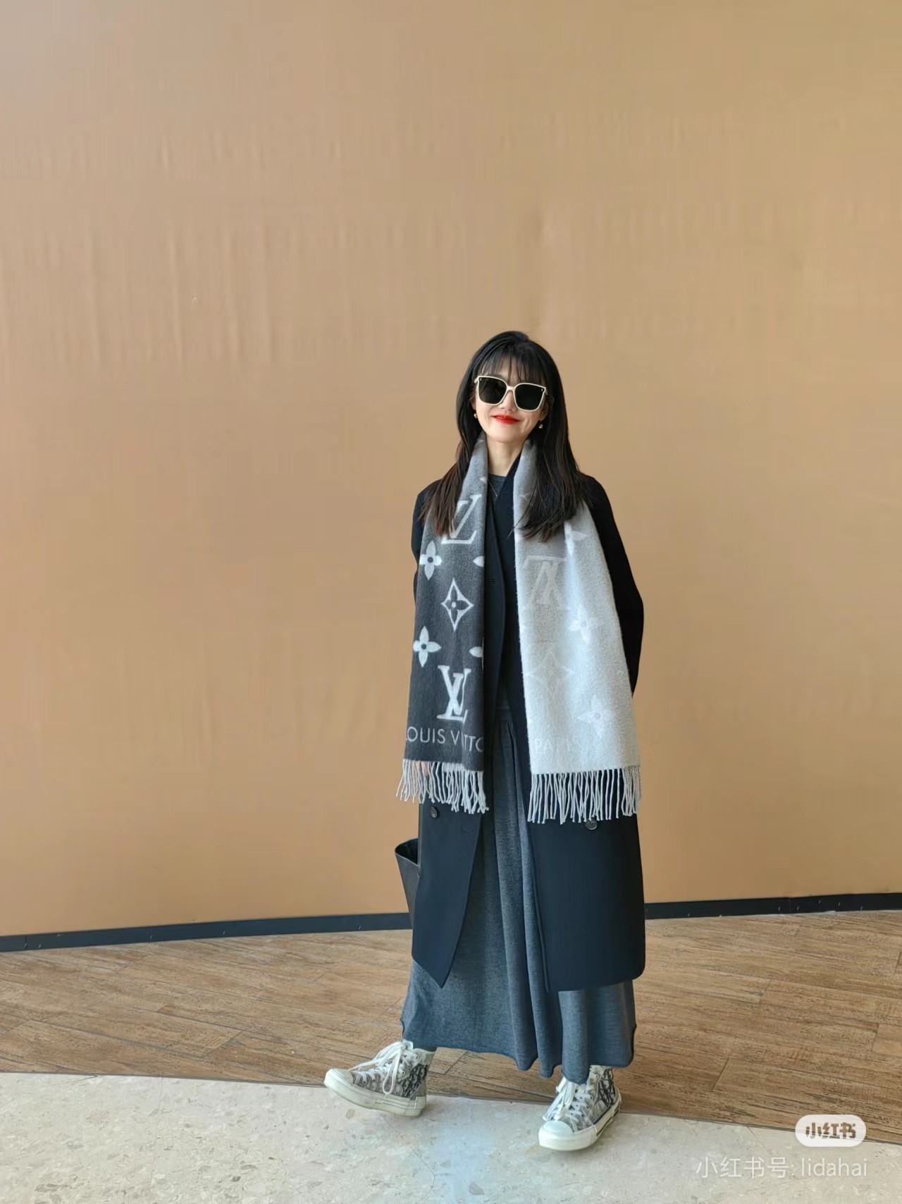 Louis Vuitton LV 渐变满印羊绒流苏围巾  上身参考
LV围巾