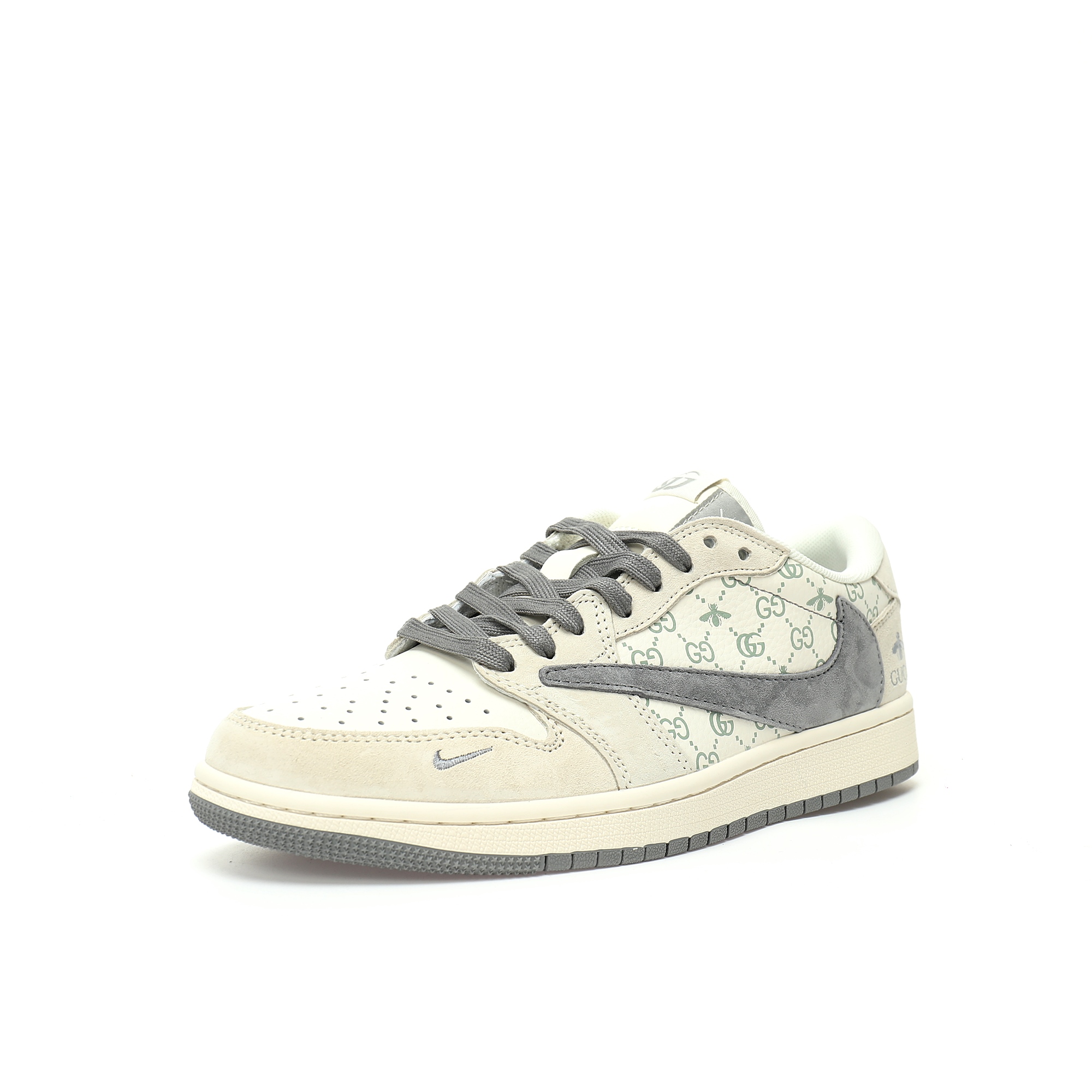 CX专供 毒版公司货 【乔丹】 【新品实拍篇】升级Z版#男女鞋真标半码制#采用软质荔枝纹牛剖革组合猪巴革鞋面材质#缜密拉帮中底布#鞋垫嵌EVA缓震物料及背胶#内置气垫及耐磨橡胶大底❗️当红嘻哈歌手特拉维斯·斯科特定制联乘意大利奢侈品牌-古驰Gucci x Travis Scott x Nike Air Jordan 1 Low OG"Esquisite Gucci"AJ1乔丹一代经典低帮文化百搭休闲运动篮球鞋“联名米白灰绿GG印面深灰倒钩”SJ2068-107 尺码:36 36.5 37.5 38 38.5 39 40 40.5 41 42 42.5 43 44 44.5 45