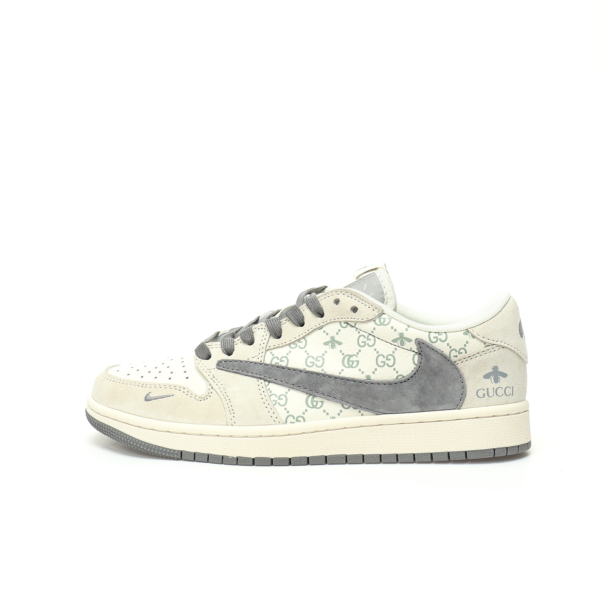 CX专供 毒版公司货 【乔丹】 【新品实拍篇】升级Z版#男女鞋真标半码制#采用软质荔枝纹牛剖革组合猪巴革鞋面材质#缜密拉帮中底布#鞋垫嵌EVA缓震物料及背胶#内置气垫及耐磨橡胶大底❗️当红嘻哈歌手特拉维斯·斯科特定制联乘意大利奢侈品牌-古驰Gucci x Travis Scott x Nike Air Jordan 1 Low OG"Esquisite Gucci"AJ1乔丹一代经典低帮文化百搭休闲运动篮球鞋“联名米白灰绿GG印面深灰倒钩”SJ2068-107 尺码:36 36.5 37.5 38 38.5 39 40 40.5 41 42 42.5 43 44 44.5 45