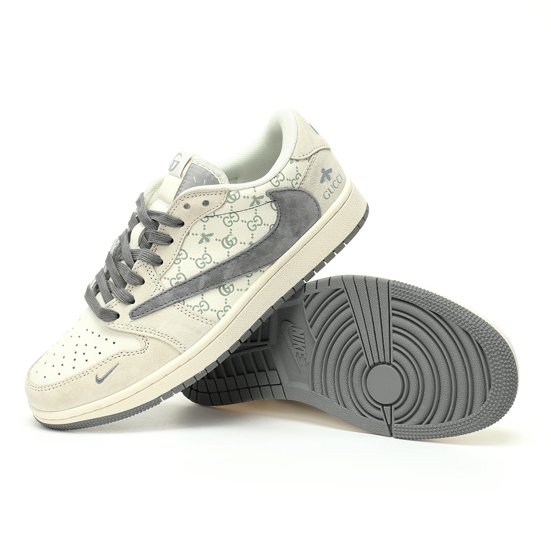 CX专供 毒版公司货 【乔丹】 【新品实拍篇】升级Z版#男女鞋真标半码制#采用软质荔枝纹牛剖革组合猪巴革鞋面材质#缜密拉帮中底布#鞋垫嵌EVA缓震物料及背胶#内置气垫及耐磨橡胶大底❗️当红嘻哈歌手特拉维斯·斯科特定制联乘意大利奢侈品牌-古驰Gucci x Travis Scott x Nike Air Jordan 1 Low OG"Esquisite Gucci"AJ1乔丹一代经典低帮文化百搭休闲运动篮球鞋“联名米白灰绿GG印面深灰倒钩”SJ2068-107 尺码:36 36.5 37.5 38 38.5 39 40 40.5 41 42 42.5 43 44 44.5 45