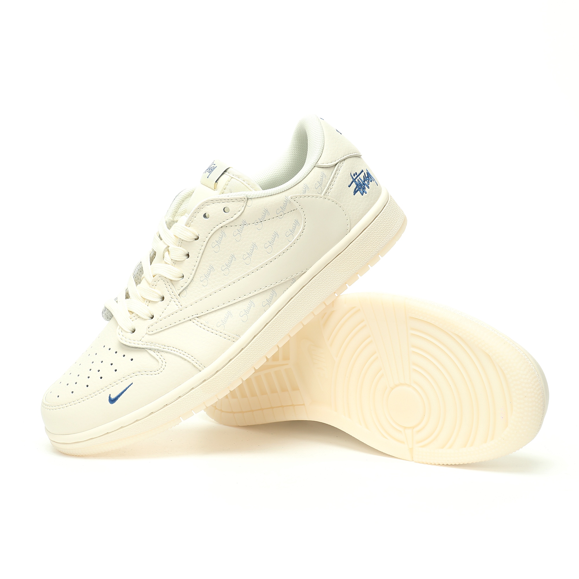 CX专供 毒版公司货 【乔丹】 【新品实拍篇】升级B版#男女鞋真标半码制#采用软质荔枝纹牛剖革鞋面材质#缜密拉帮中底布#鞋垫嵌EVA缓震物料及背胶#内置气垫及耐磨橡胶大底❗️创意定制三方联名配色,美国元祖街头潮牌-斯图西/Stussy x Travis Scott x Nike Air Jordan 1 Low OG"Stussy"AJ1乔丹一代经典低帮文化百搭休闲运动篮球鞋“TS联名米白宝蓝印面斯图西倒钩”LJ5188-013 尺码:36 36.5 37.5 38 38.5 39 40 40.5 41 42 42.5 43 44 44.5 45