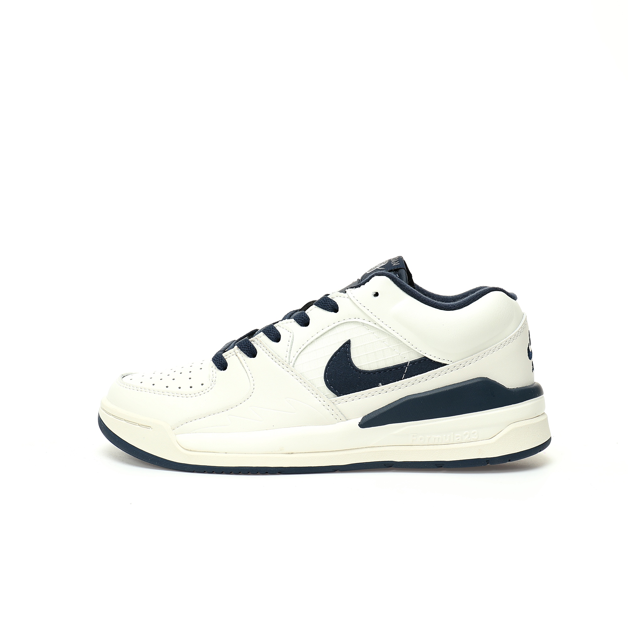 市面 顶级纯原 【乔丹】 【新品实拍篇】升级Q版#男女鞋真标半码制#原楦原纸板开发版型#采用粒面牛剖革鞋面材质#中底缓震泡棉物料组合橡胶外底❗级原楦原纸板开发版型#采用硬质牛剖革鞋面材质#中底缓震泡棉物料组合橡胶外底❗Jordan 又出「合体鞋」！耐克Nike Jordan Stadium 90"White/Dark Blue"乔丹90年代体育场系列混合低帮经典复古文化休闲运动篮球鞋“皮革白藏青”FB2269-104 尺码：36 36.5 37.5 38 38.5 39 40 40.5 41 42 42.5 43 44 44.5 45 46 又一款全新合体鞋型 Jordan Stadium 90 曝光，传闻年内发售！以 Air Jordan 诞生初期的早期鞋型为灵感，同时注入当下最新的 Formula 23 泡棉科技，赋予古典与现代的跨界融合。从鞋身上看，鞋头源于 Air Jordan 1的熟悉轮廓，后部则延续 Air Jordan 5 的火焰线条。鞋身中部注入 Air Jordan 4 的轻量化网格设定，鞋帮位置还原 Air Jordan 5 的凸起设计。除此之外，鞋舌外侧醒目标注 90 字样，内侧则刺绣 Flight 字样，凸显早期 Air Jordan 诞生的年代历史。外底也采用上世纪复古的纹理刻画，中底泡棉则运用最新的 Formula 23 加持，带来更为舒适的穿着体验。