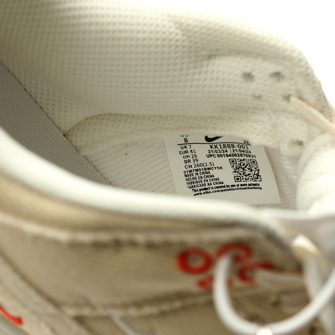 CX专供 X版公司货 【NK】 【新品实拍篇】升级J版#男女鞋真标半码制#全新2021版更新数据窄楦翘头版型#采用斜纹帆布鞋面材质#缜密拉帮中底布#鞋垫嵌EVA缓震物料及背胶#全新窄版翘头耐磨橡胶大底❗️定制联名配色,至高无上Supreme x Nike By You SB Dunk Low Retro SP扣篮系列低帮休闲运动滑板板鞋“Sup米白红四钩刺子绣”KK1888-001 尺码:36 36.5 37.5 38 38.5 39 40 40.5 41 42 42.5 43 44 44.5 45