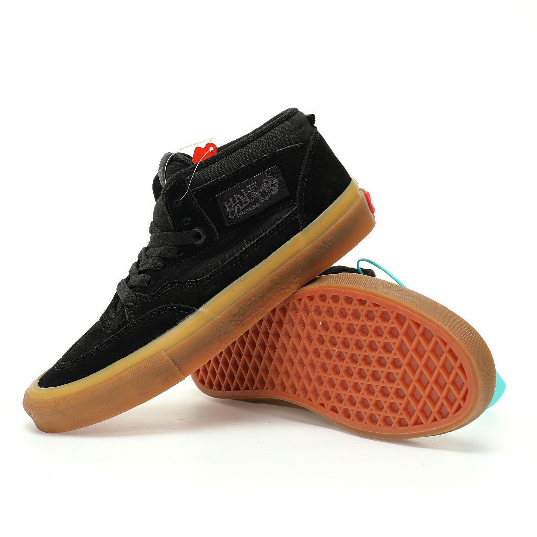 细节图
.
.
.
.
 CX专供 纯原
【VAN】【新品实拍篇】男女鞋真标硫化工艺#升级正确原装铝楦数据楦型#精准收腰起翘牛津大底❗范斯Vans Pro Skate Half Cab"Black/Gum"哈夫系列专业经典休闲运动滑板鞋“黑生胶底”VN0A5FCDB9M
尺码：35 36 36.5 37 38 38.5 39 40 40.5 41 42 42.5 43 44