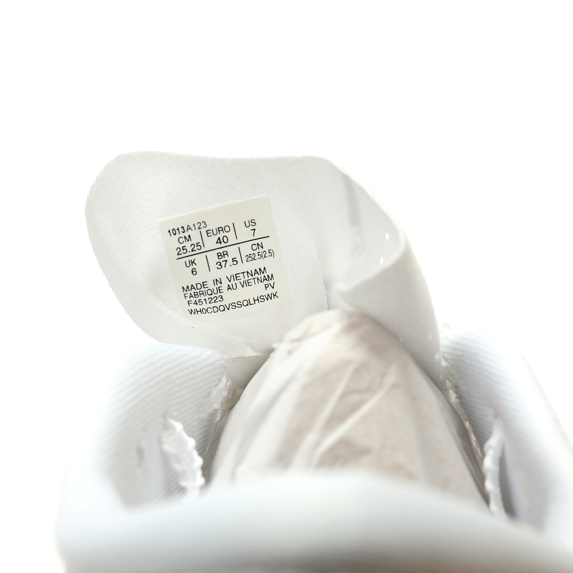 细节图
.
.
.
.
CX专供 纯原
【ASI】【新品实拍篇】升级N版#男鞋真标半码制#升级原楦开发版型#采用一体透气织绞综+压胶鞋面材质#鞋口圈柔软反绒皮材料#中底搭载FF Turbo Plus 泡棉缓震发泡工艺,支撑稳定#外置防滑耐磨大底片❗️日本专业跑鞋品牌-亚瑟士/Asics Metaspeed Sky Paris 进化版竞速马拉松巴黎系列低帮碳板竞速轻量透气缓震休闲运动跑步鞋“网织白黑”1013A123-100
尺码:39 40 40.5 41.5 42 42.5 43.5 44 45
亚瑟士/ASICS全新旗舰Metaspeed Paris碳板竞速系列跑鞋正式登场,难以置信的轻,匹配不同跑者的跑步习惯,让突破PB更舒适,解锁进速新可能。 Metaspeed Edge Paris更大的碳板弯曲弧度(呈勺形几何形状)配合定制化鞋头上翘曲线,帮助跑者在启动阶段更大限度地提高控制力和平稳性,强化向前推进力。