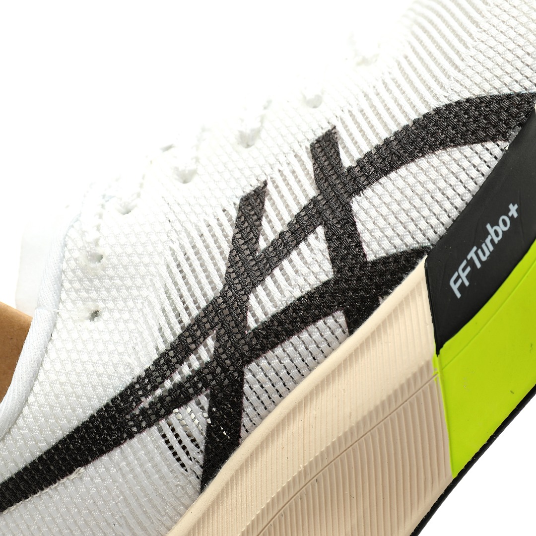 细节图
.
.
.
.
CX专供 纯原
【ASI】【新品实拍篇】升级N版#男鞋真标半码制#升级原楦开发版型#采用一体透气织绞综+压胶鞋面材质#鞋口圈柔软反绒皮材料#中底搭载FF Turbo Plus 泡棉缓震发泡工艺,支撑稳定#外置防滑耐磨大底片❗️日本专业跑鞋品牌-亚瑟士/Asics Metaspeed Sky Paris 进化版竞速马拉松巴黎系列低帮碳板竞速轻量透气缓震休闲运动跑步鞋“网织白黑”1013A123-100
尺码:39 40 40.5 41.5 42 42.5 43.5 44 45
亚瑟士/ASICS全新旗舰Metaspeed Paris碳板竞速系列跑鞋正式登场,难以置信的轻,匹配不同跑者的跑步习惯,让突破PB更舒适,解锁进速新可能。 Metaspeed Edge Paris更大的碳板弯曲弧度(呈勺形几何形状)配合定制化鞋头上翘曲线,帮助跑者在启动阶段更大限度地提高控制力和平稳性,强化向前推进力。