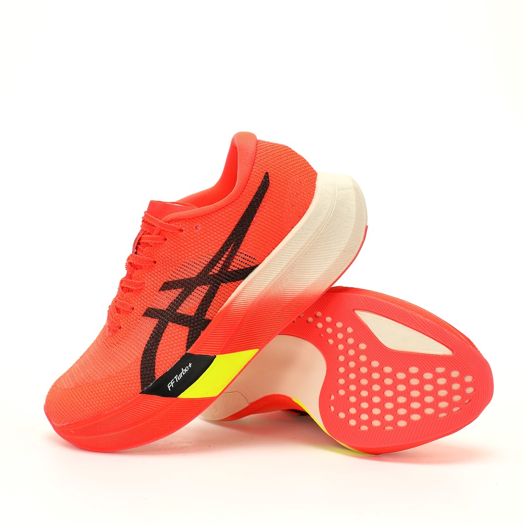 细节图
.
.
.
.
 CX专供 纯原
【ASI】【新品实拍篇】升级N版#男鞋真标半码制#升级原楦开发版型#采用一体透气织绞综+压胶鞋面材质#鞋口圈柔软反绒皮材料#中底搭载FF Turbo Plus 泡棉缓震发泡工艺,支撑稳定#外置防滑耐磨大底片❗️日本专业跑鞋品牌-亚瑟士/Asics Metaspeed Sky Paris 进化版竞速马拉松巴黎系列低帮碳板竞速轻量透气缓震休闲运动跑步鞋“网织火焰红黑”1013A123-600
尺码：39 40 40.5 41.5 42 42.5 43.5 44 45
亚瑟士/ASICS全新旗舰Metaspeed Paris碳板竞速系列跑鞋正式登场，难以置信的轻，匹配不同跑者的跑步习惯，让突破PB更舒适，解锁进速新可能。 Metaspeed Edge Paris更大的碳板弯曲弧度（呈勺形几何形状）配合定制化鞋头上翘曲线，帮助跑者在启动阶段更大限度地提高控制力和平稳性，强化向前推进力。