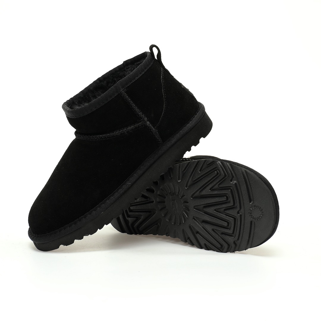 细节图  🔥双11预热特惠🔥 CX专供 独家纯原 【UGG】原xx【新品实拍篇】优选D版#男女鞋采用翻毛皮鞋面材质#内嵌人造羊毛毛绒里衬和鞋垫,保暖锁热#内嵌可拆卸植入式羊毛鞋垫#Treadlite轻翼科技外底-优质的防滑,耐磨性,和良好的弹性❗️秋冬新款,美国轻奢品牌🐑UGG W Classic Ultra Mini 经典迷你超短系列8.9cm短筒加绒休闲百搭短靴“全黑加绒”1116109-BLK 产品描述:不对称的鞋口,边缝处带锁边缝线细节,后拉扣,翻毛皮鞋跟支撑架,多种色调彰显时尚魅力.品名:Classic Ultra Mini 经典迷你短靴(特别款)鞋面:羊毛皮 鞋筒高:鞋筒高度为8.9厘米