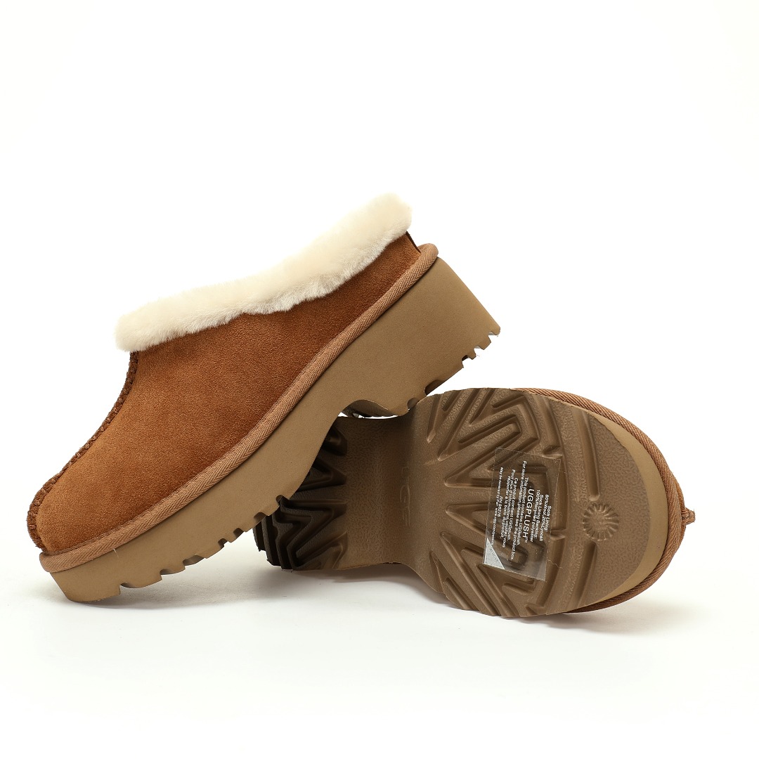 细节图
.
.
.
.
🔥双11预热特惠🔥CX专供 独家纯原
【UGG】原xx 
【新品实拍篇】品质B版#女鞋广东原产#升级原楦原纸版开发版型#采用TPU模压定型翻毛皮鞋面材质#内嵌人造卷曲羊毛毛绒里衬和鞋垫,保暖锁热#选用17毫米UGGPURE™ 植入式羊毛里衬与可拆卸的UGGPURE™ 植入式羊毛鞋垫#加厚5.08厘米Treadlite轻翼科技外底-优质的防滑,耐磨性,和良好的弹性❗️秋冬新款,美国轻奢品牌🐑UGG W Classic New Heights Cozy Clog 新高地系列穆勒风坡跟款加厚款轻量化休闲运动露跟克罗格鞋“栗子棕加绒”1162510-CHE
尺码：35-40